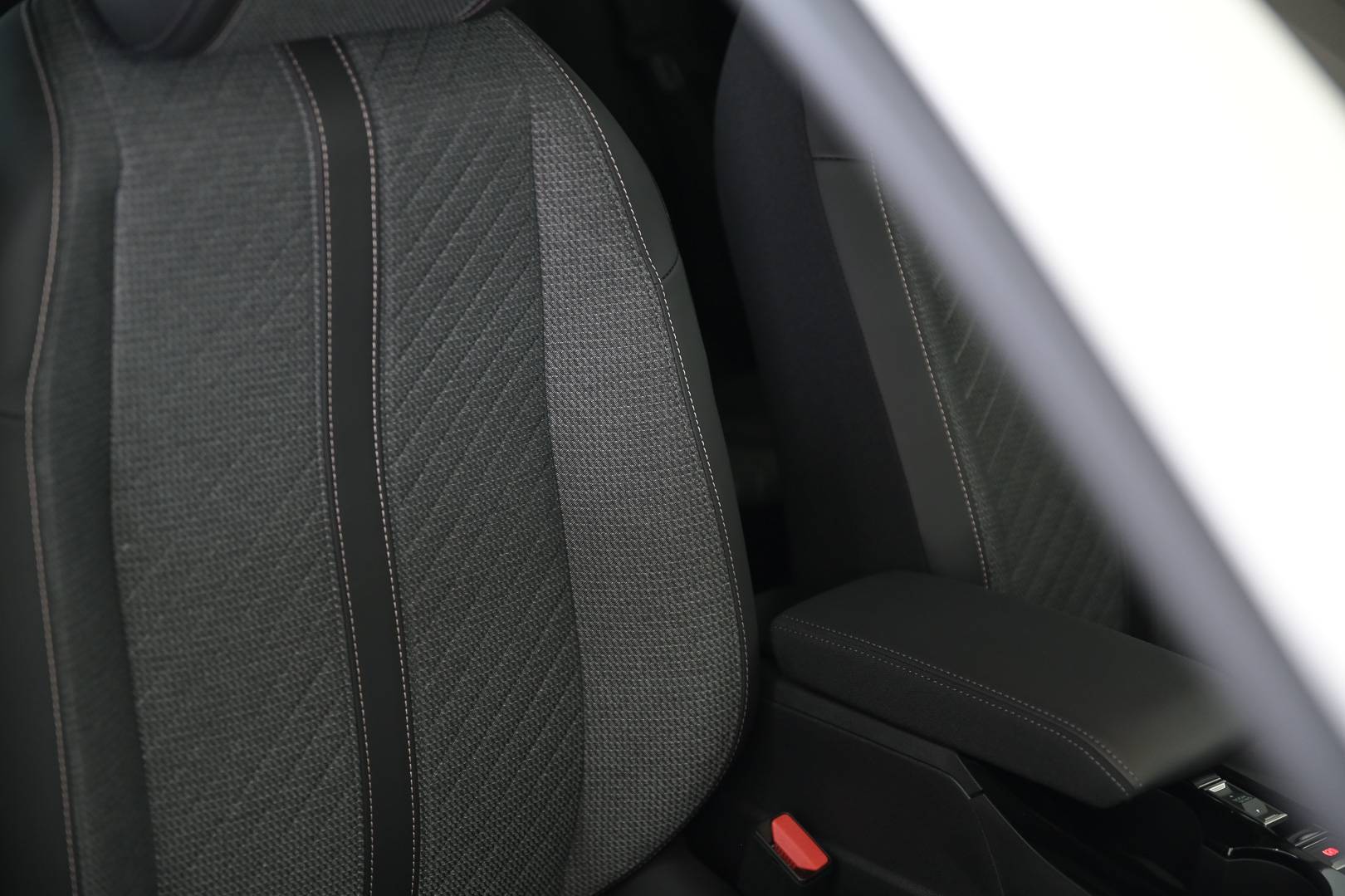 PEUGEOT 208 - Foto 25