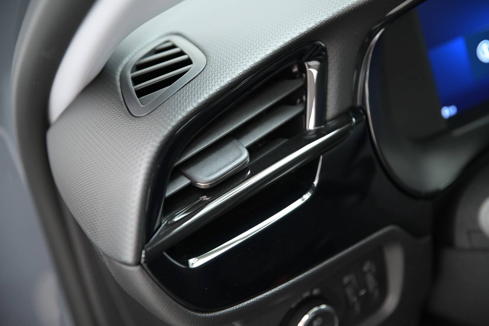 OPEL Corsa - Foto 15