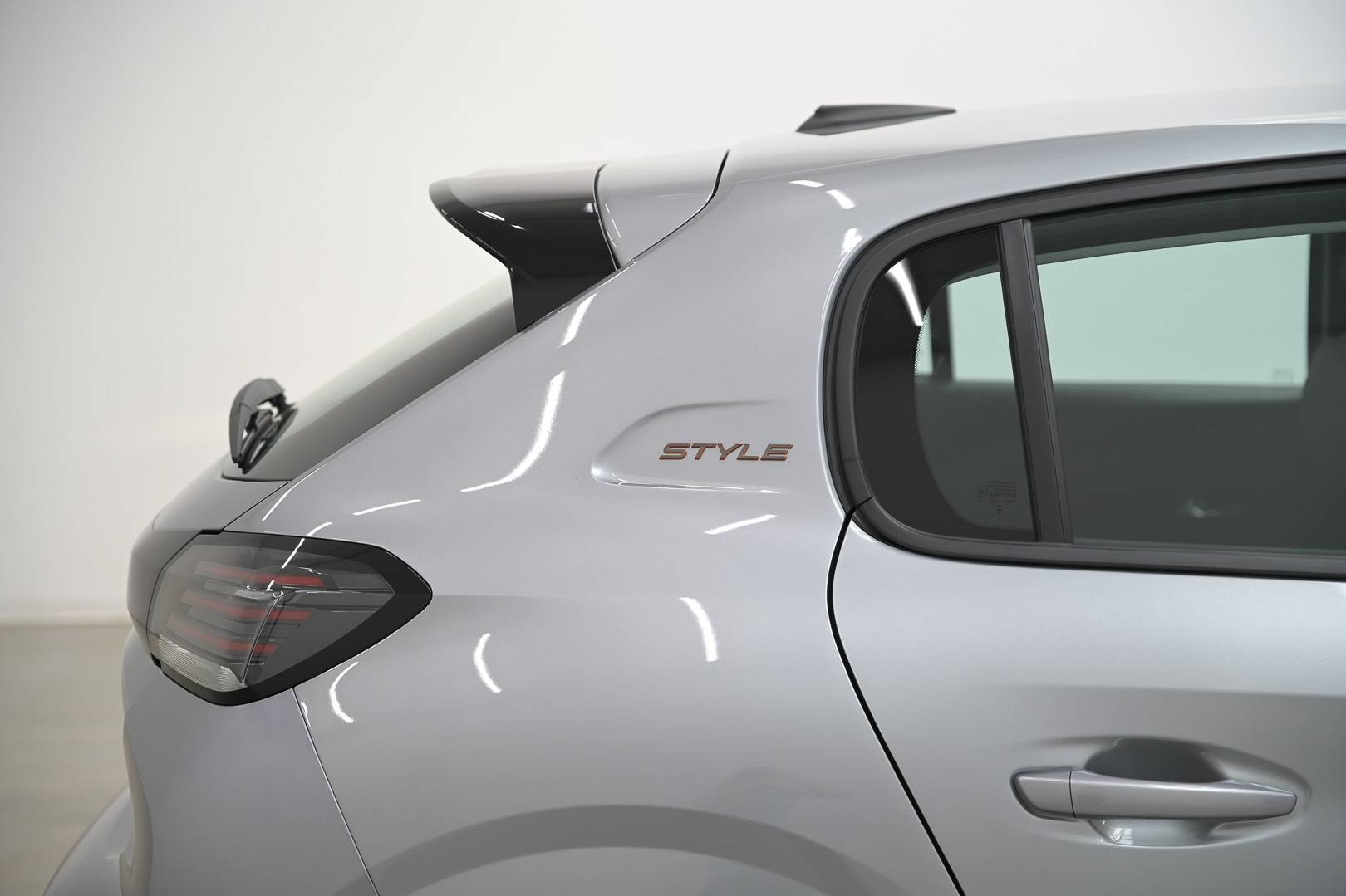 PEUGEOT 208 - Foto 9
