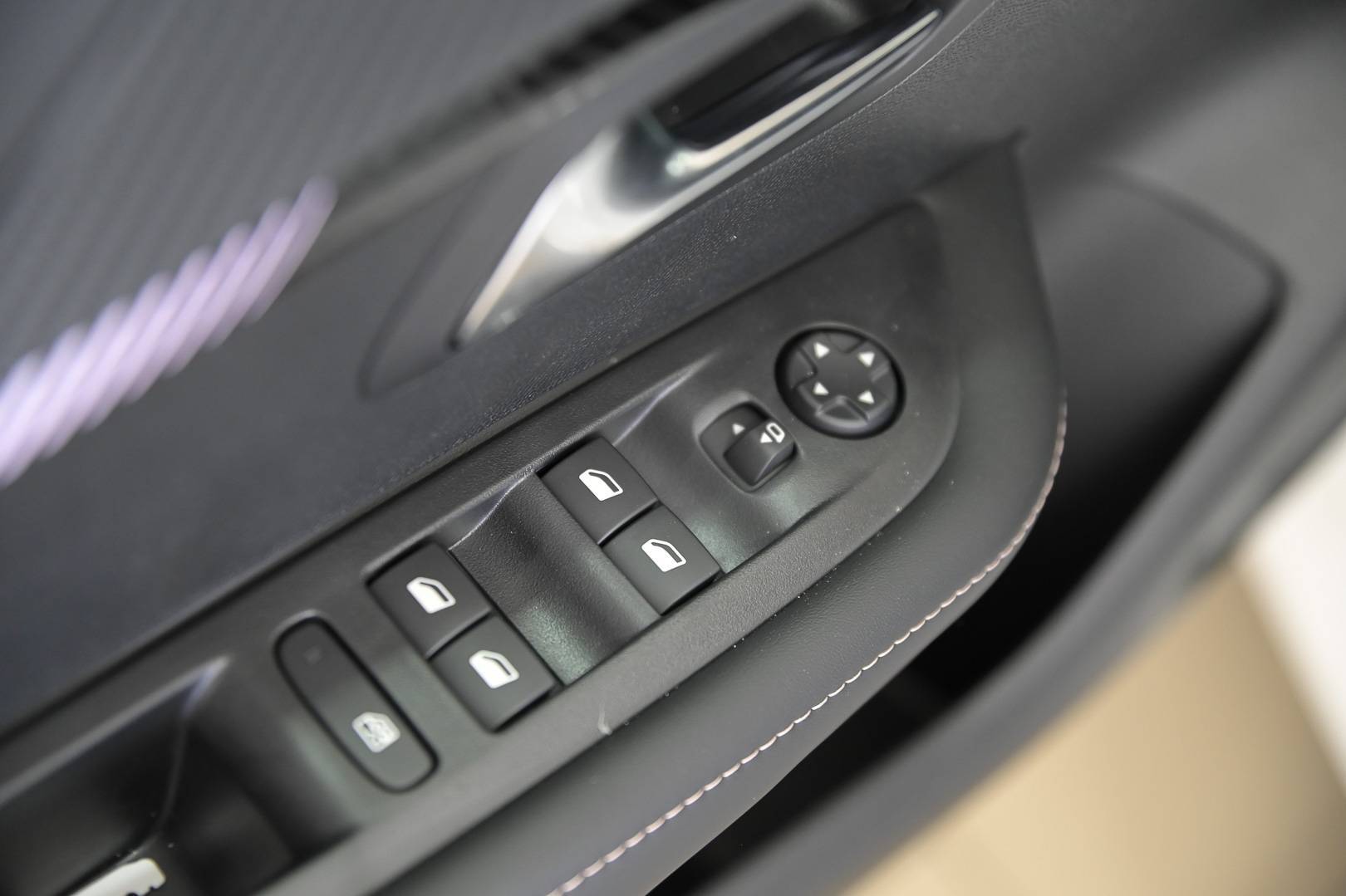 PEUGEOT 208 - Foto 10