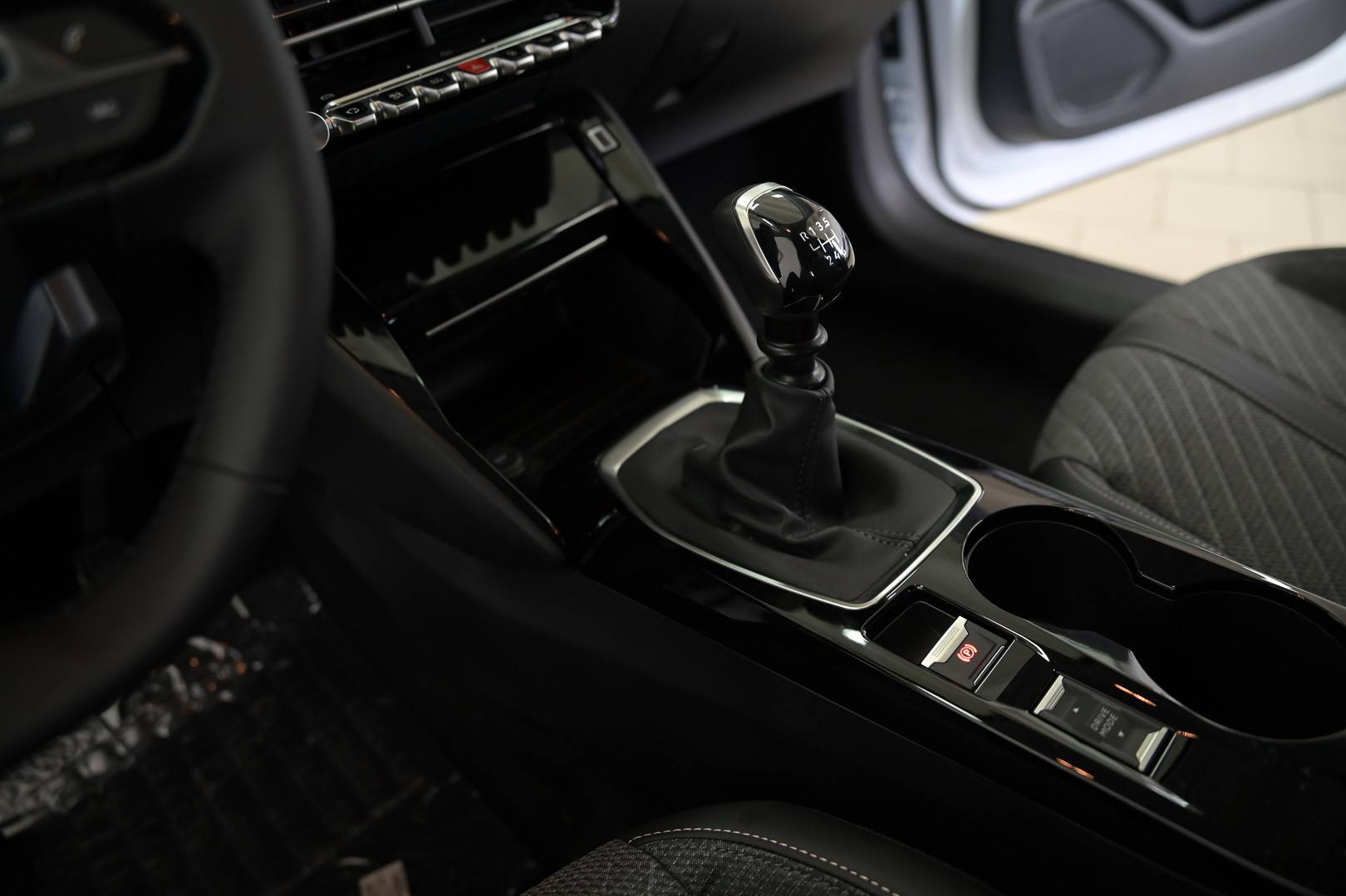PEUGEOT 208 - Foto 13