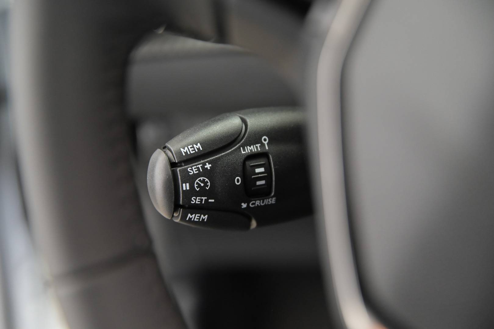 PEUGEOT 208 - Foto 19