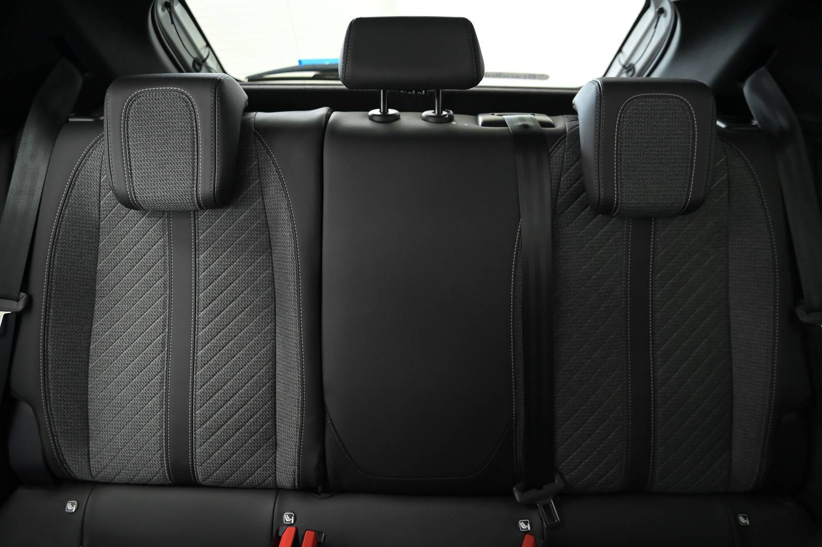 PEUGEOT 208 - Foto 24