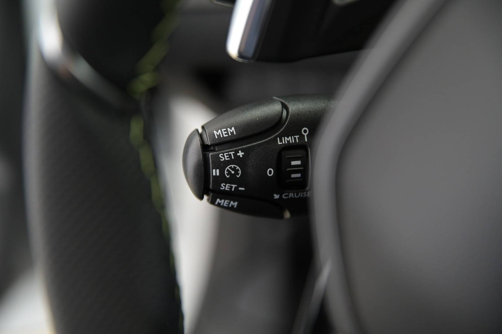 PEUGEOT 208 - Foto 18