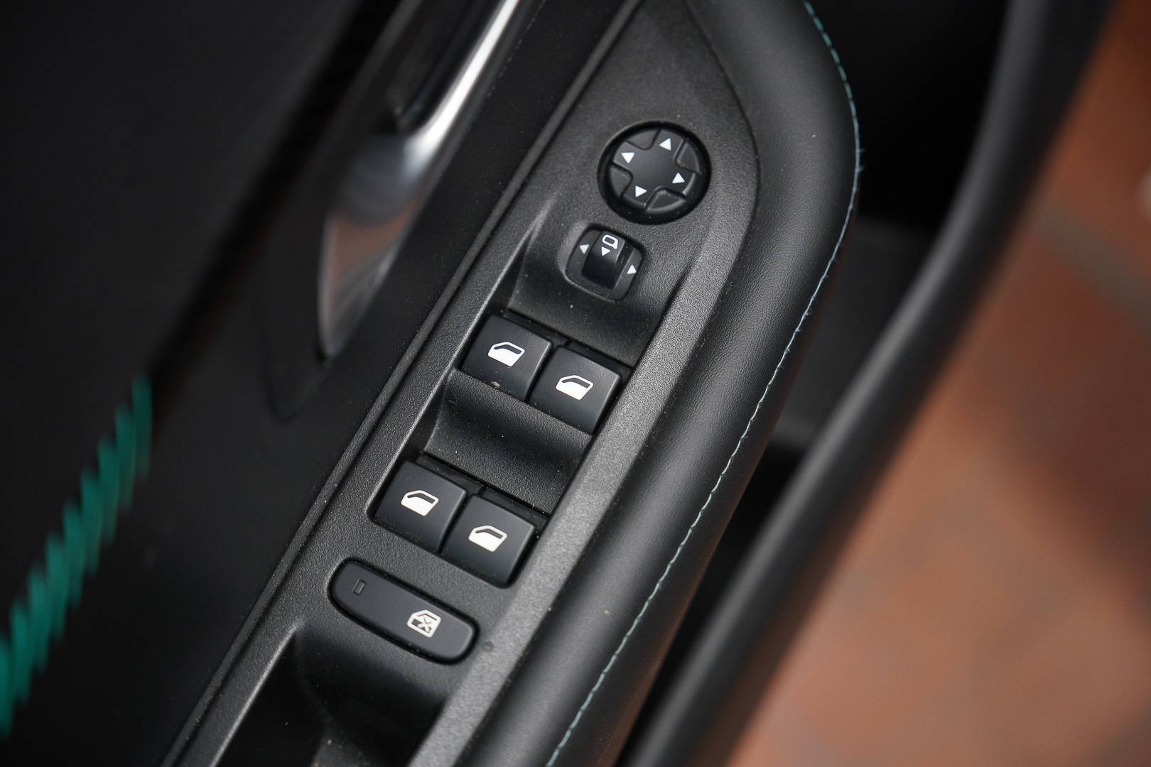 PEUGEOT 208 - Foto 9