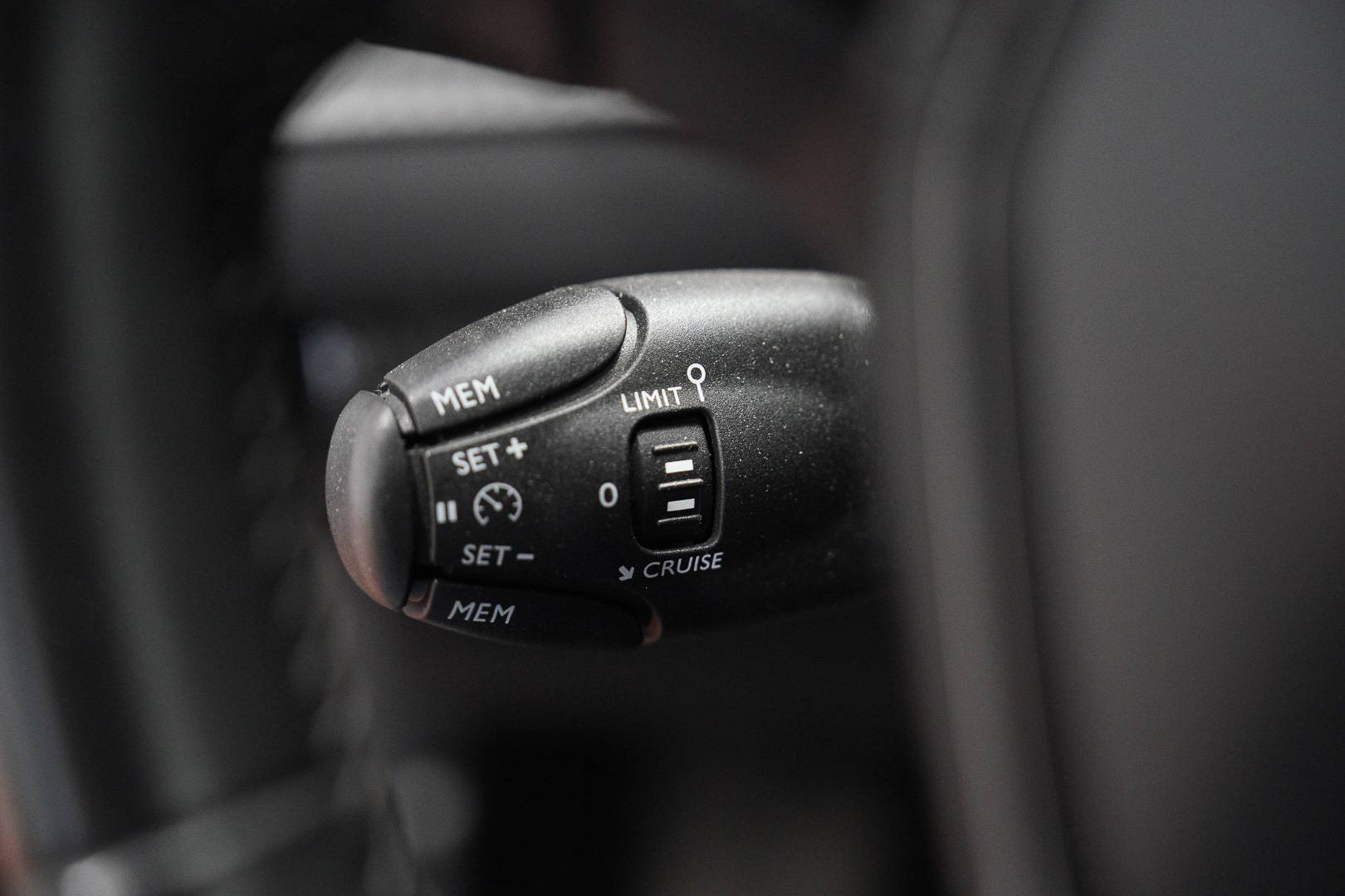 PEUGEOT 208 - Foto 13