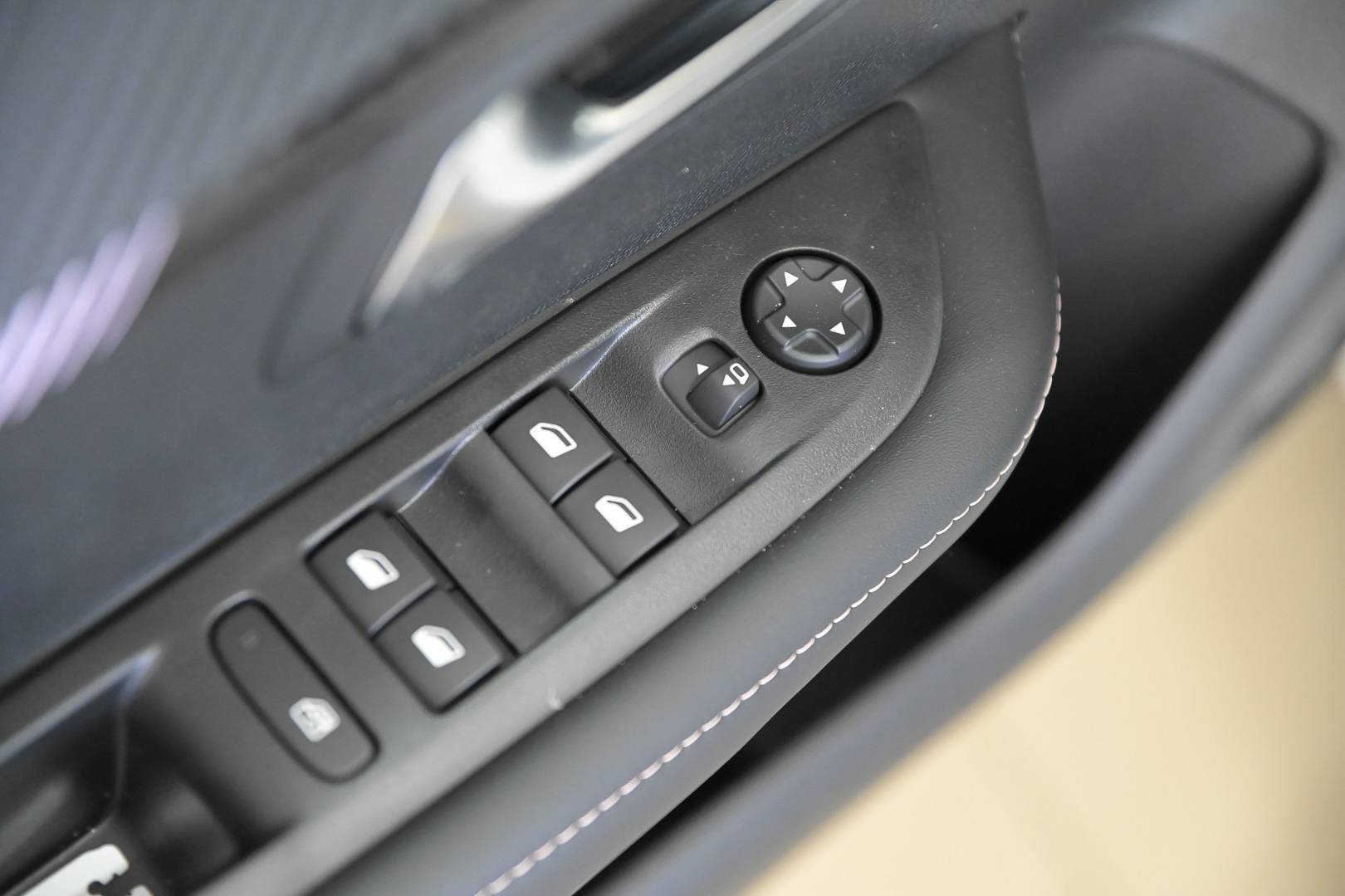 PEUGEOT 208 - Foto 10