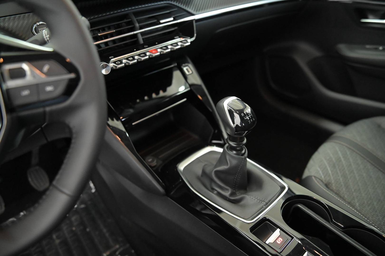 PEUGEOT 208 - Foto 13