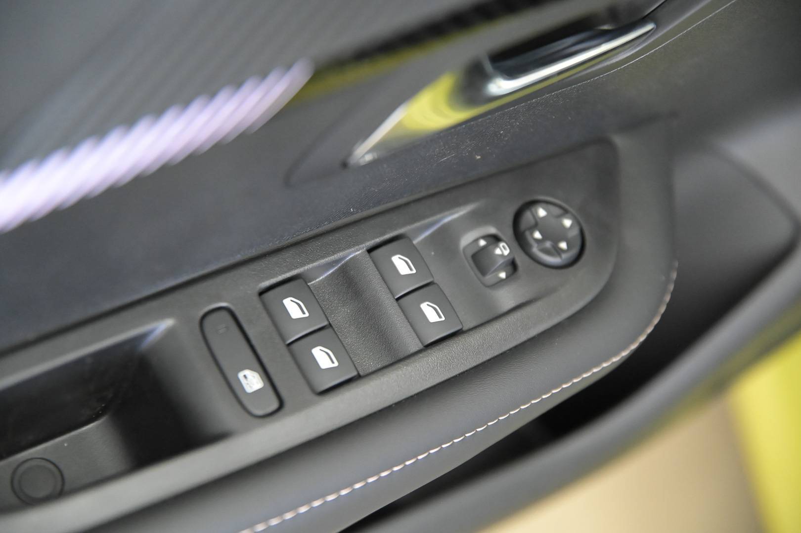 PEUGEOT 208 - Foto 10