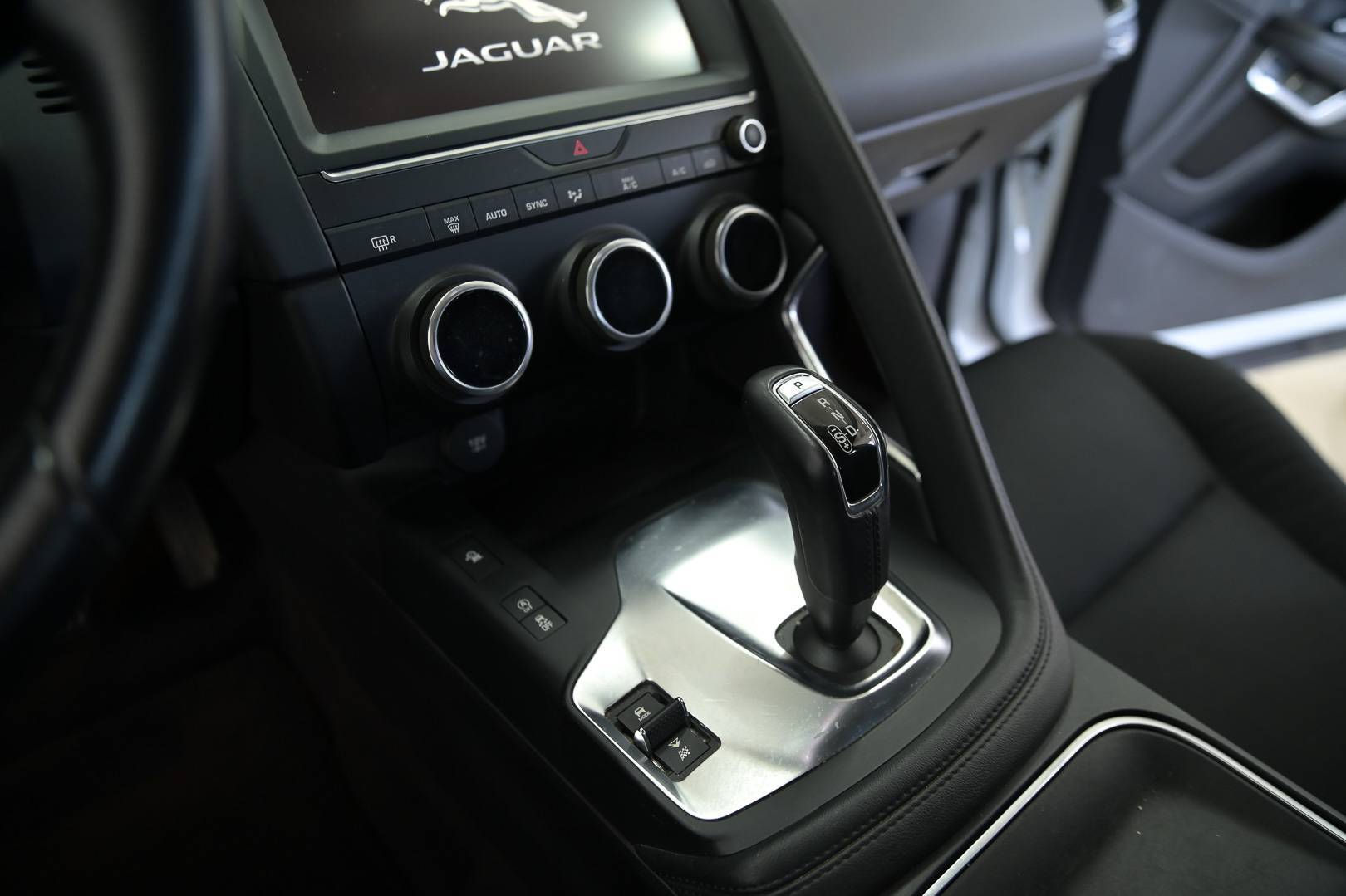 JAGUAR E-Pace - Foto 14