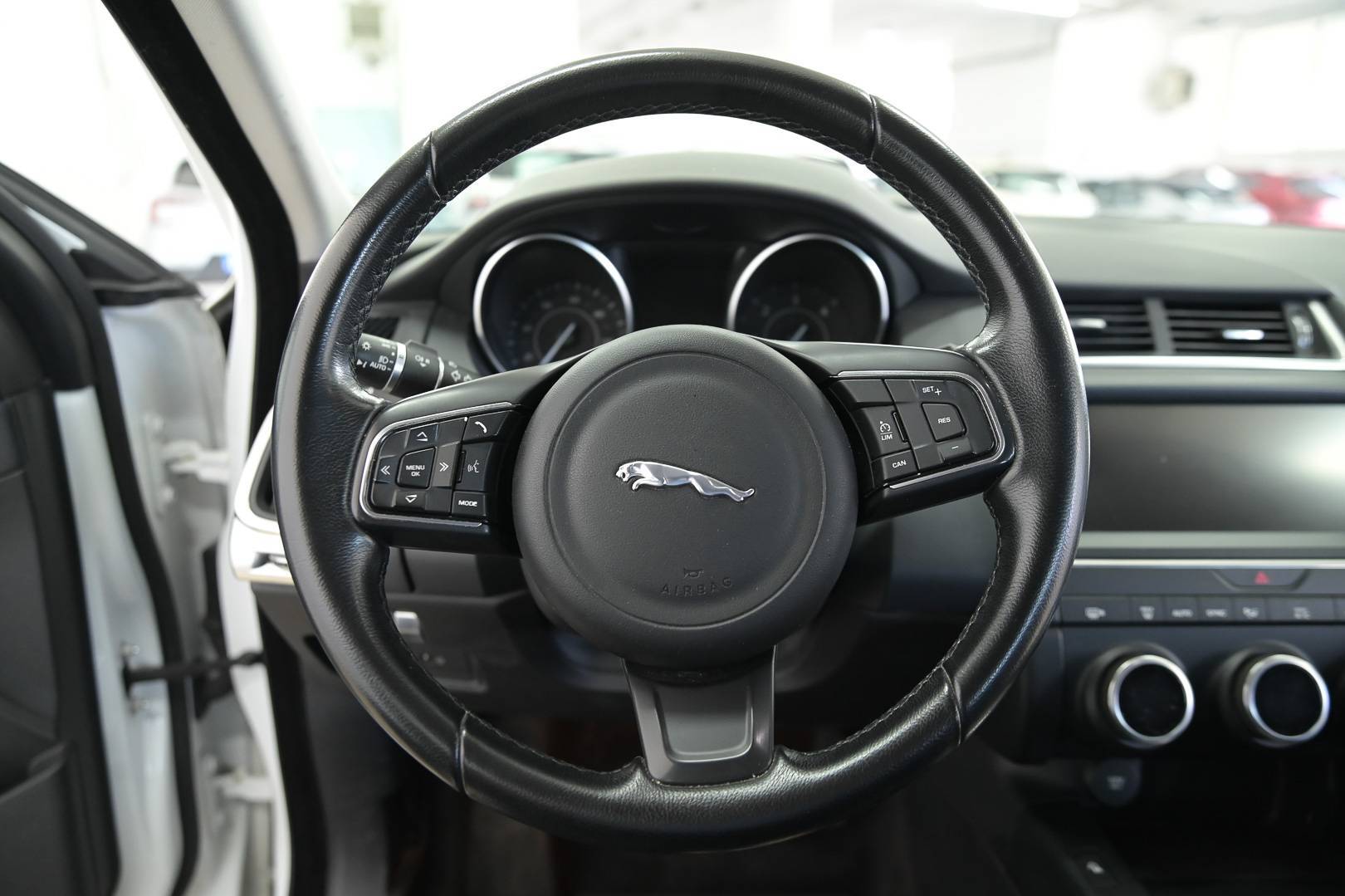 JAGUAR E-Pace - Foto 15