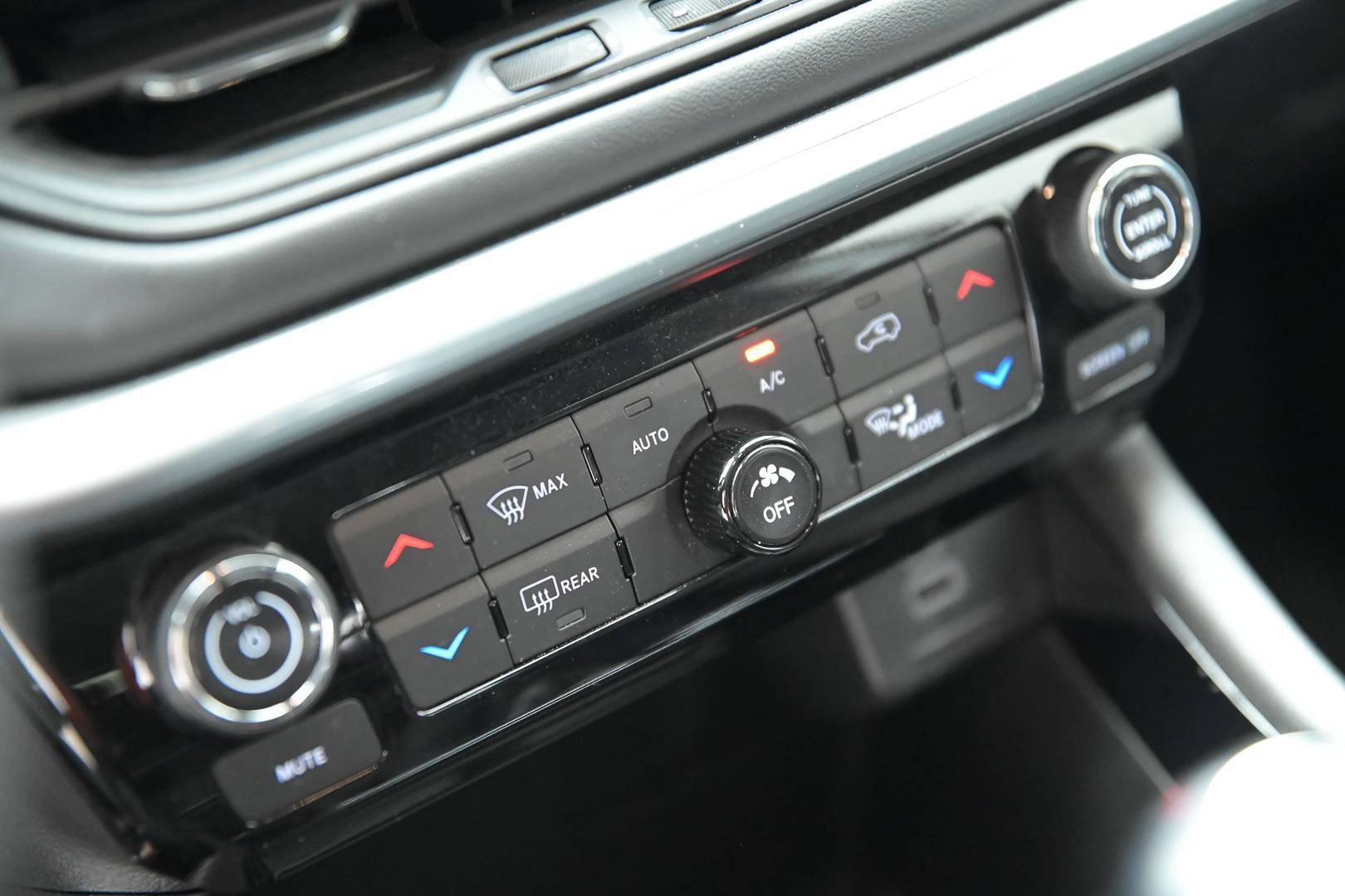 JEEP Compass - Foto 24