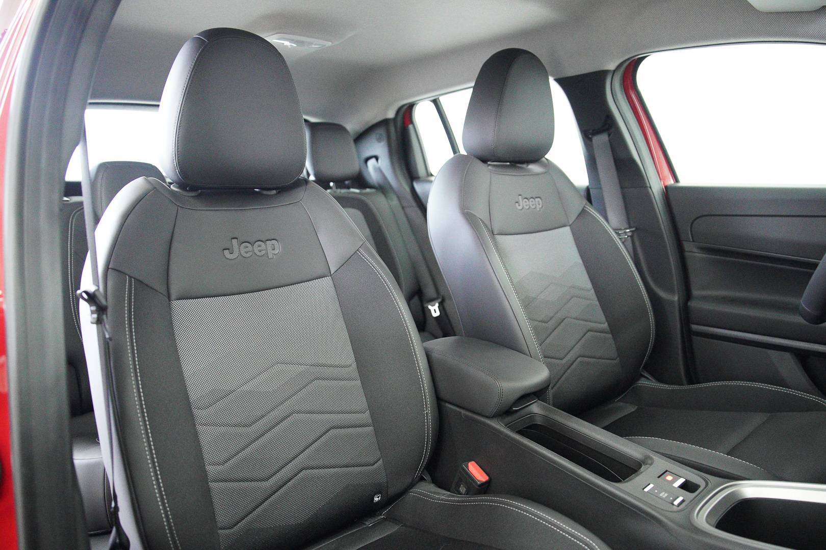 JEEP Avenger - Foto 22