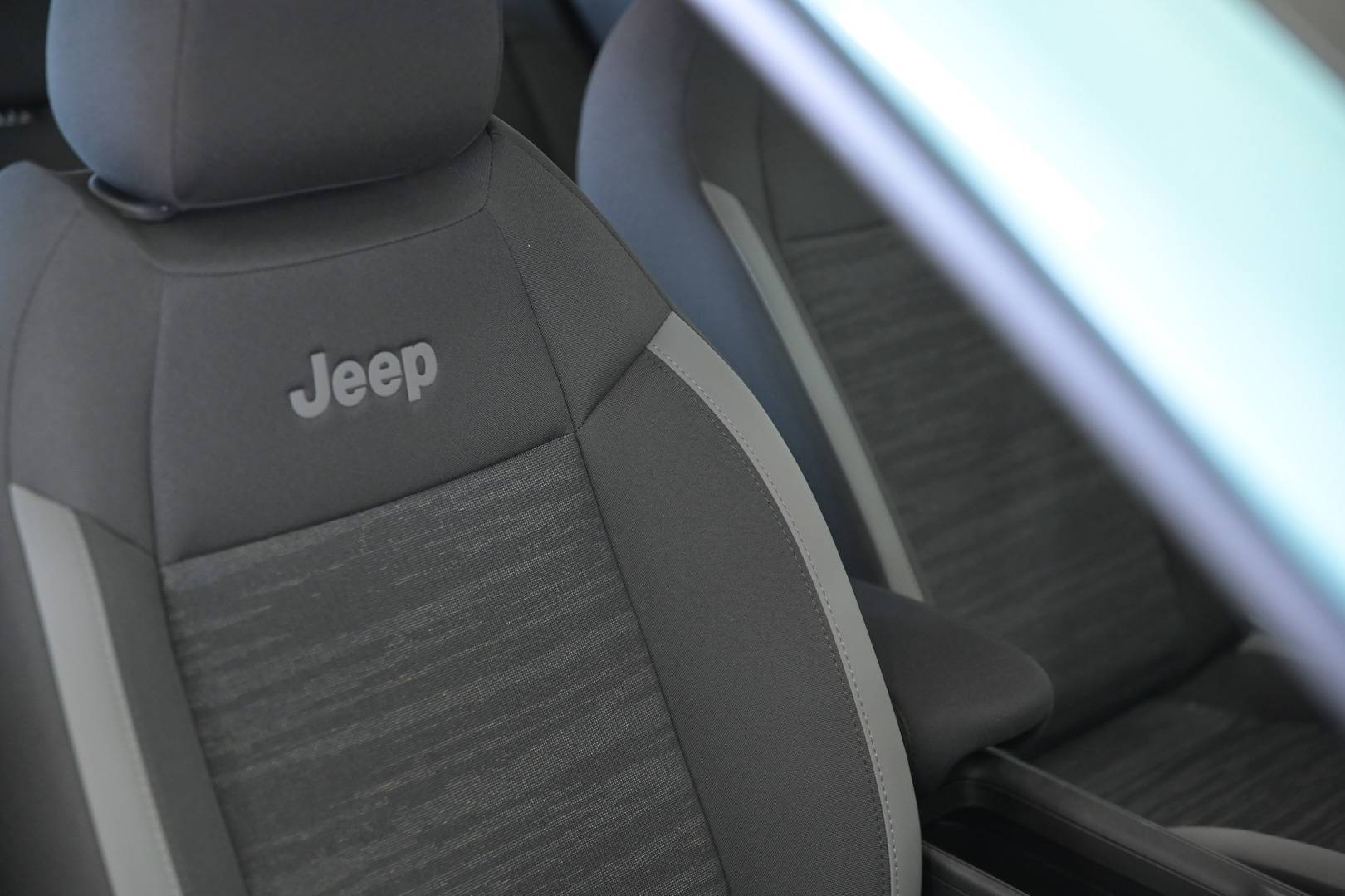 JEEP Avenger - Foto 24