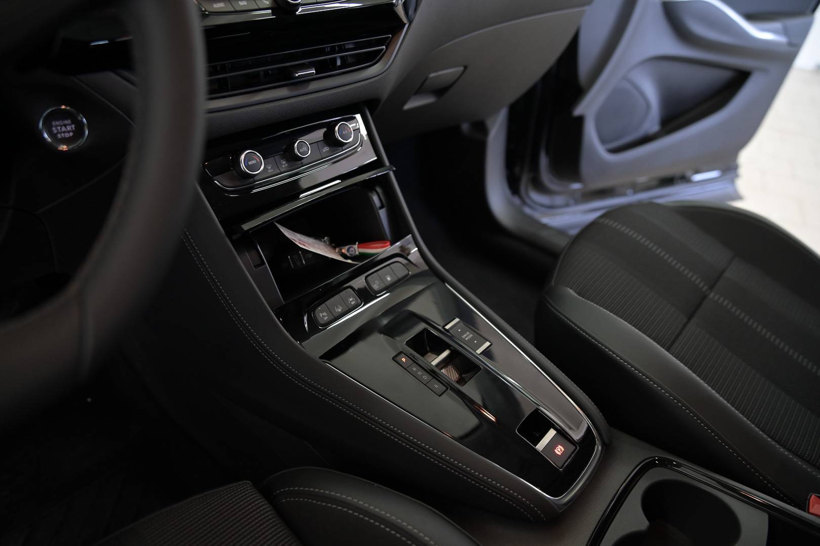 OPEL Grandland Grandland 1.6 phev Business Elegance fwd 225cv auto usata in pronta consegna - Brandini