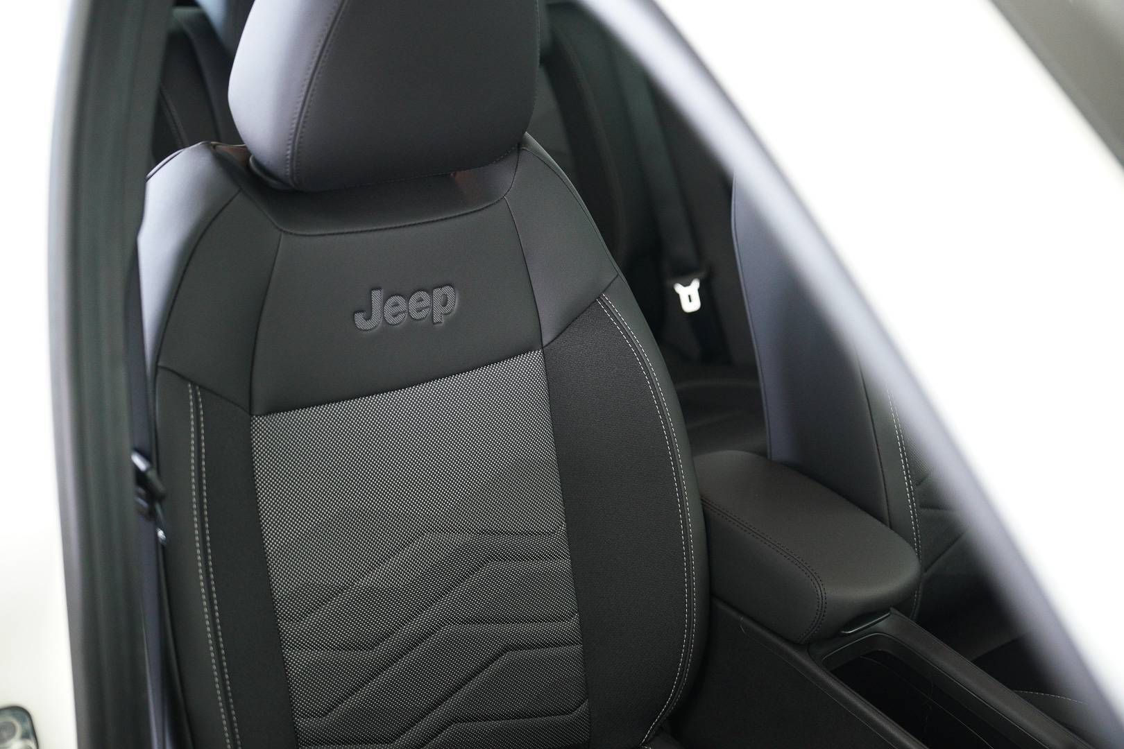 JEEP Avenger - Foto 21