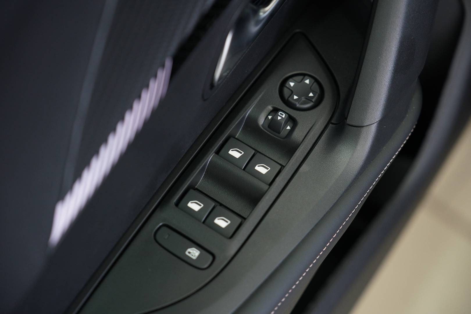 PEUGEOT 2008 - Foto 9
