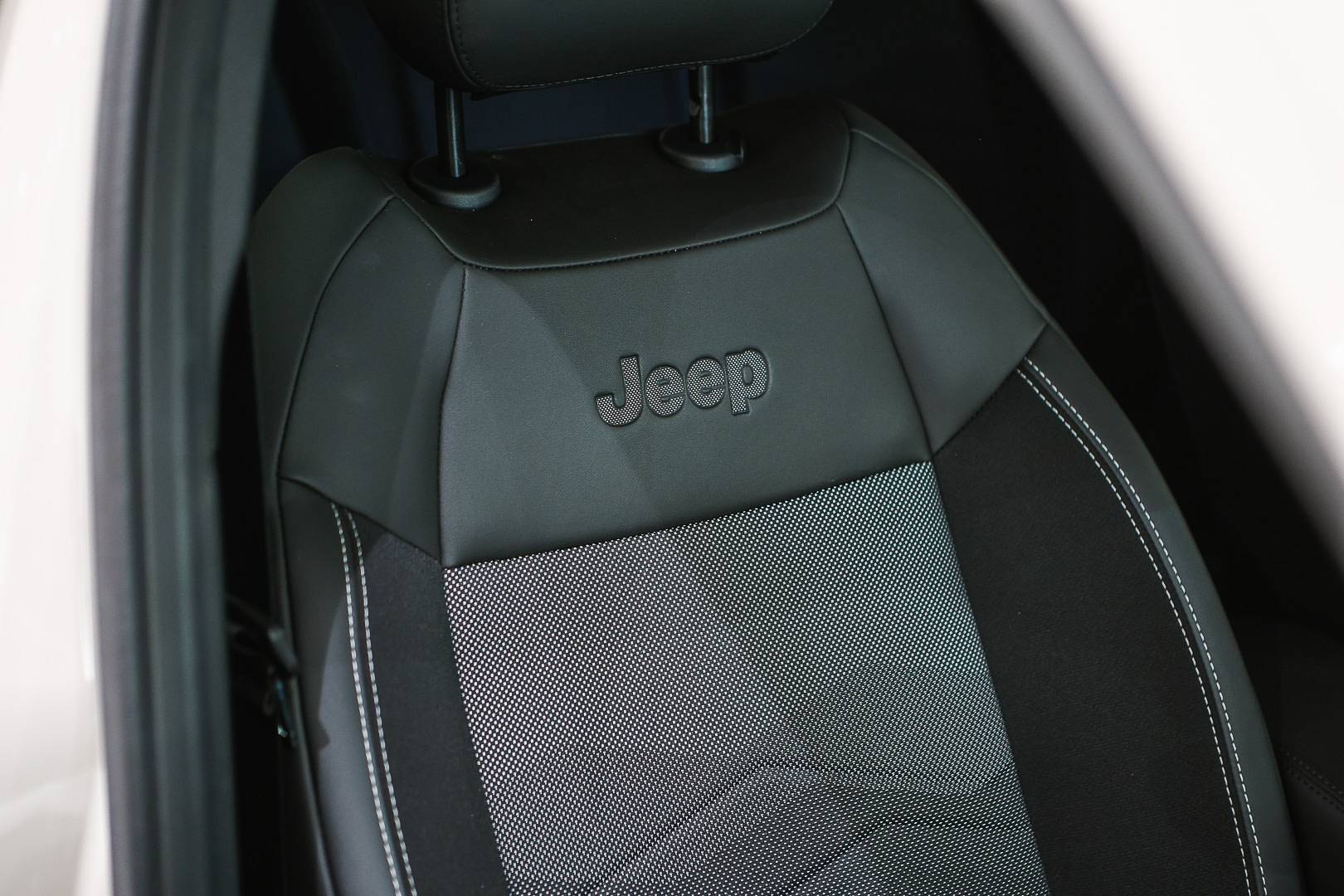 JEEP Avenger - Foto 26