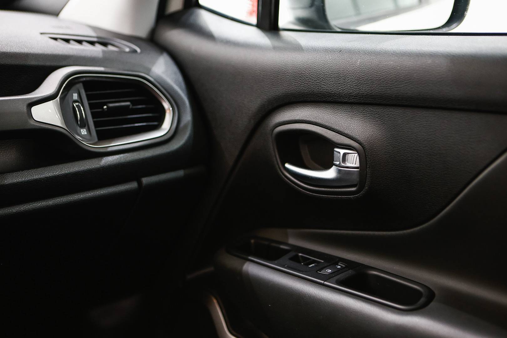 JEEP Renegade - Foto 22