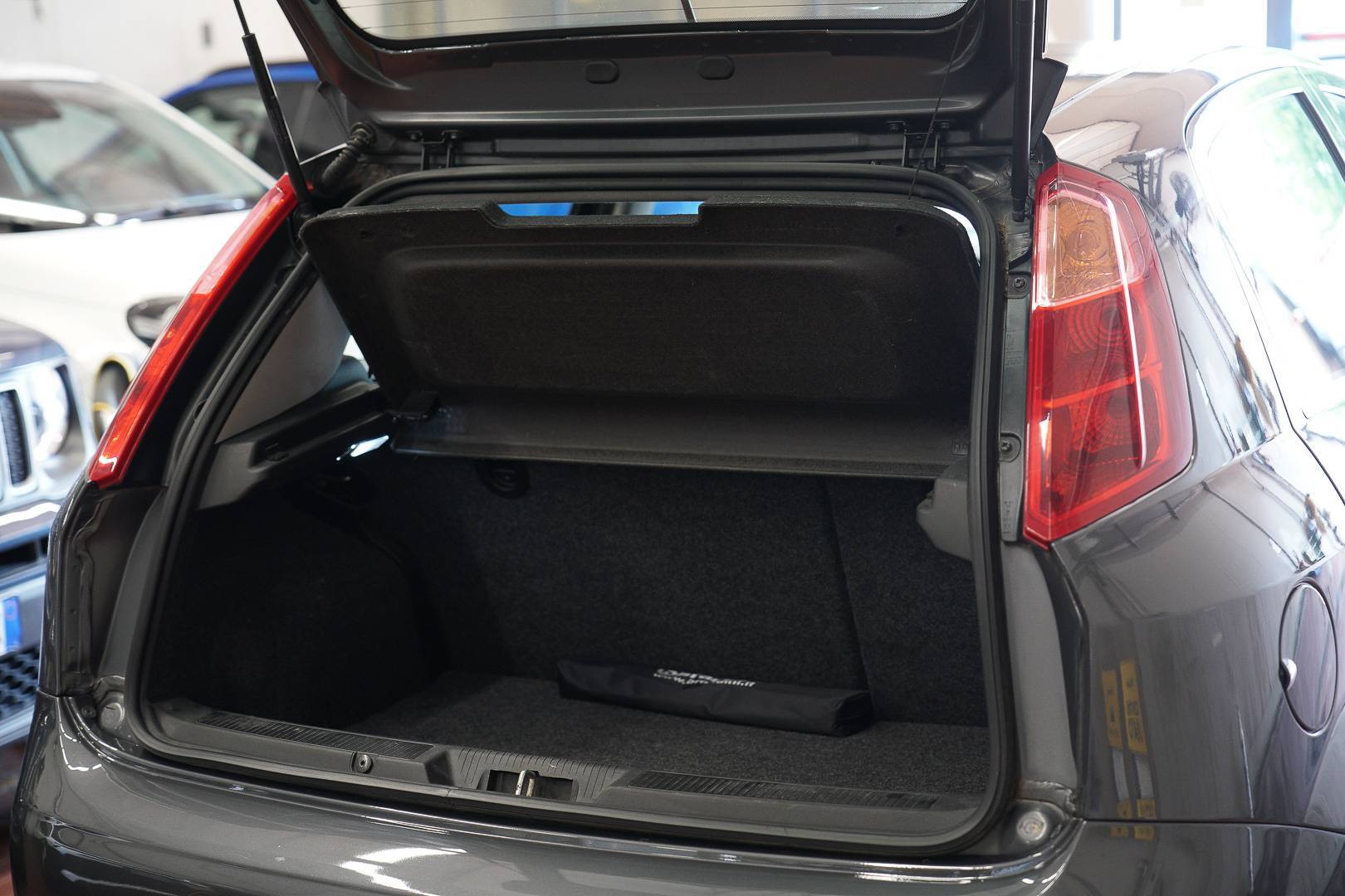 FIAT Punto - Foto 8
