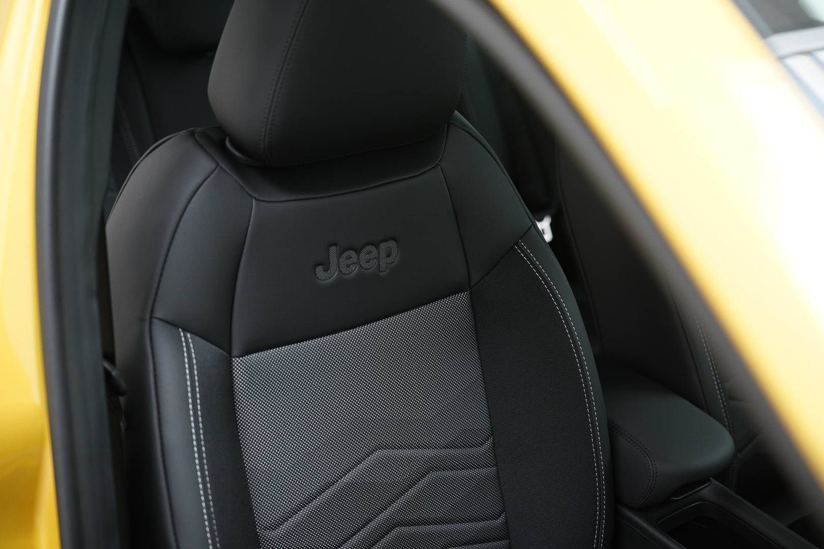 JEEP Avenger - Foto 22