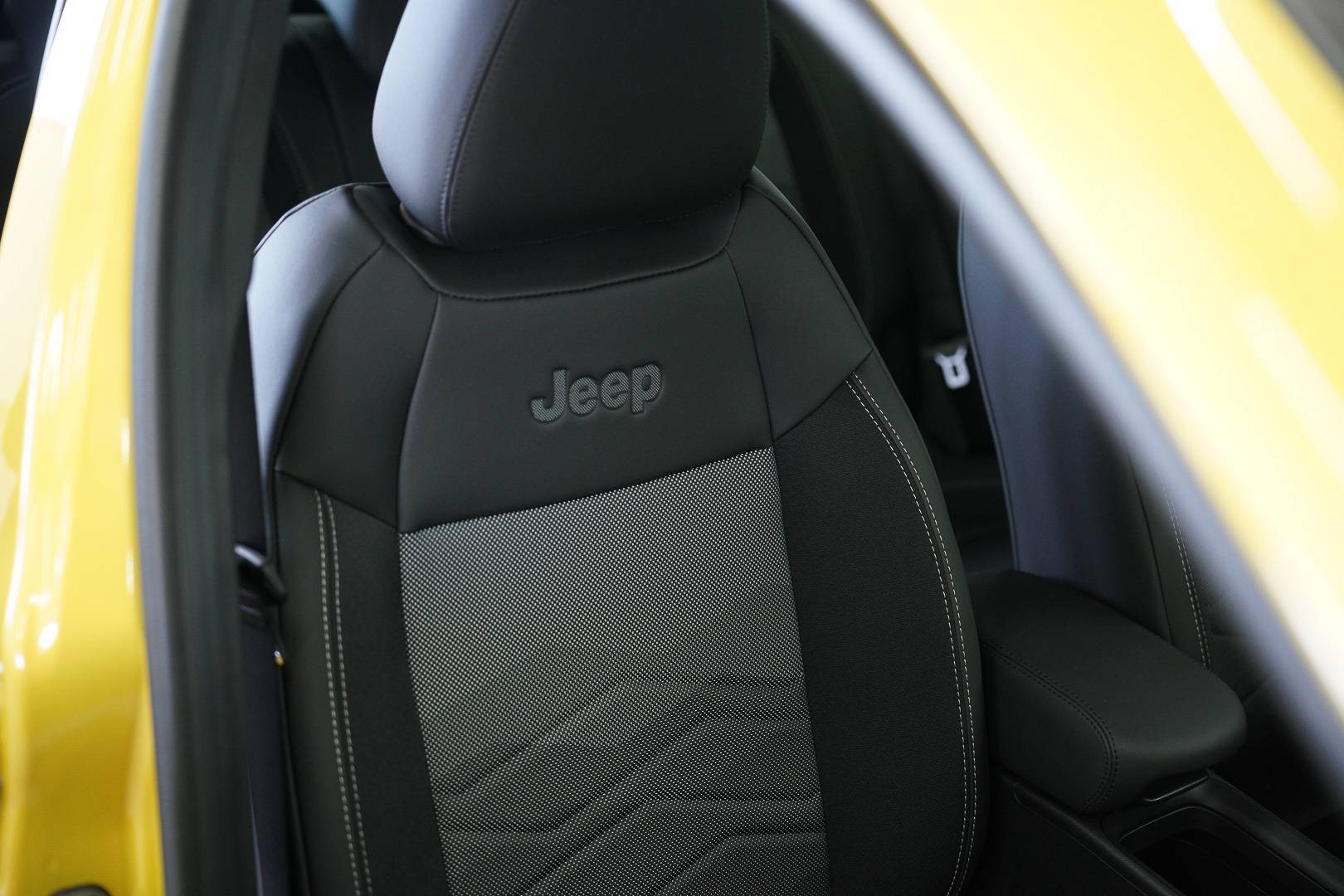 JEEP Avenger - Foto 22