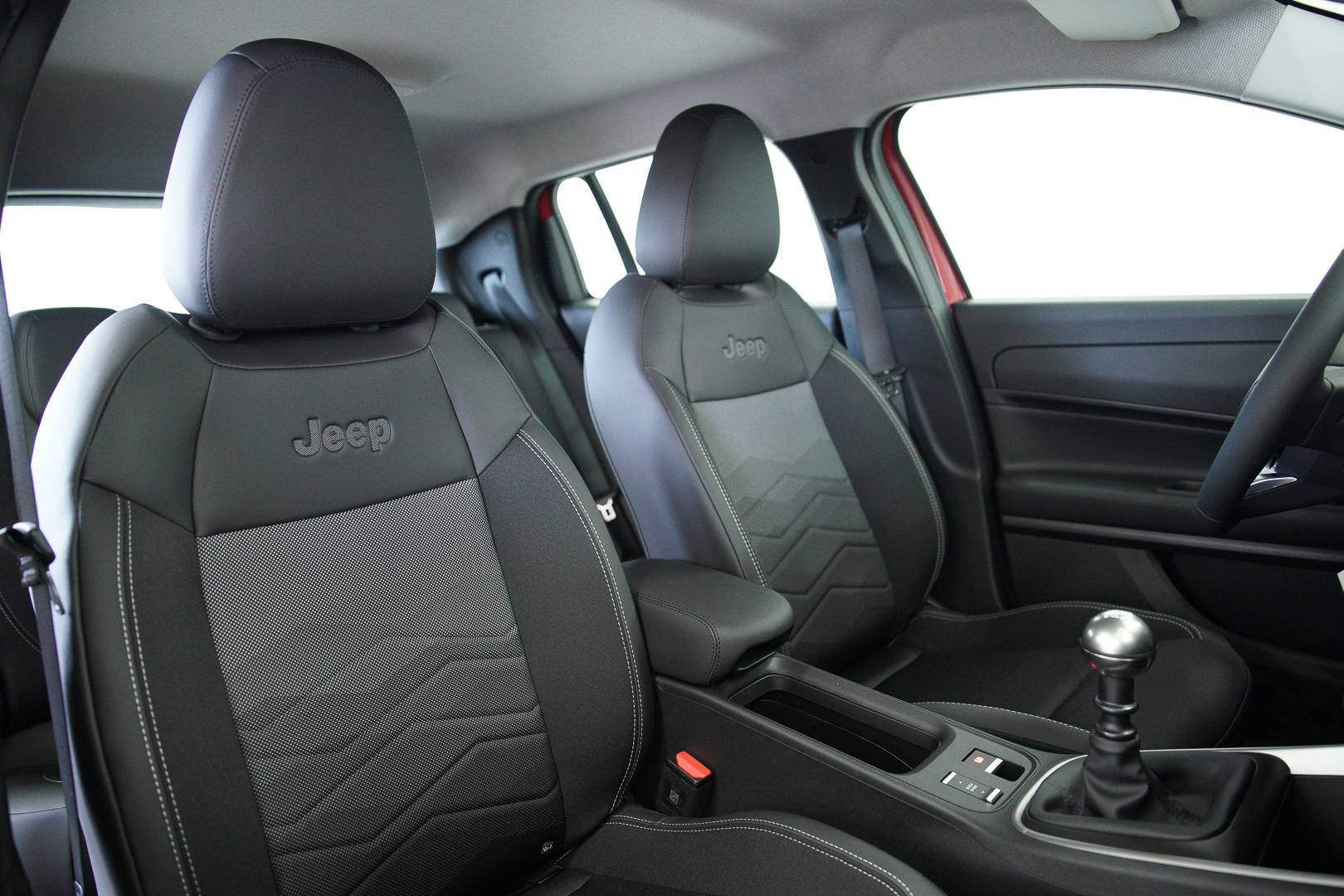 JEEP Avenger - Foto 21