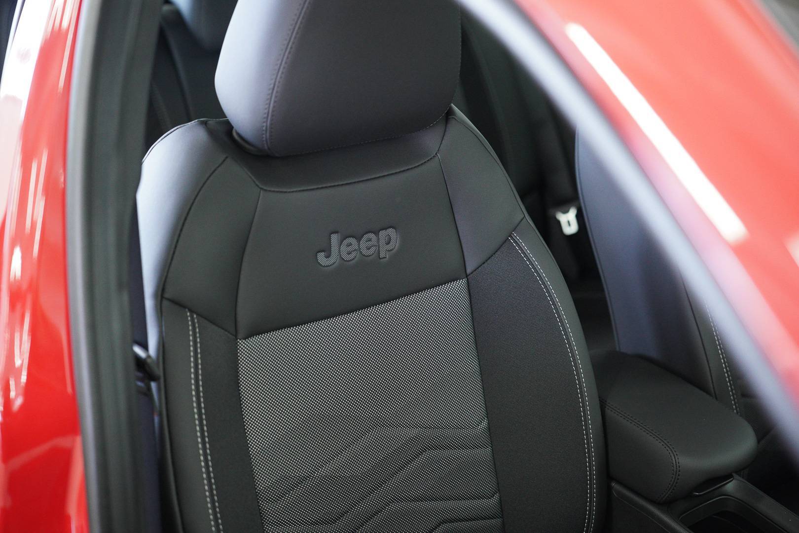 JEEP Avenger - Foto 22