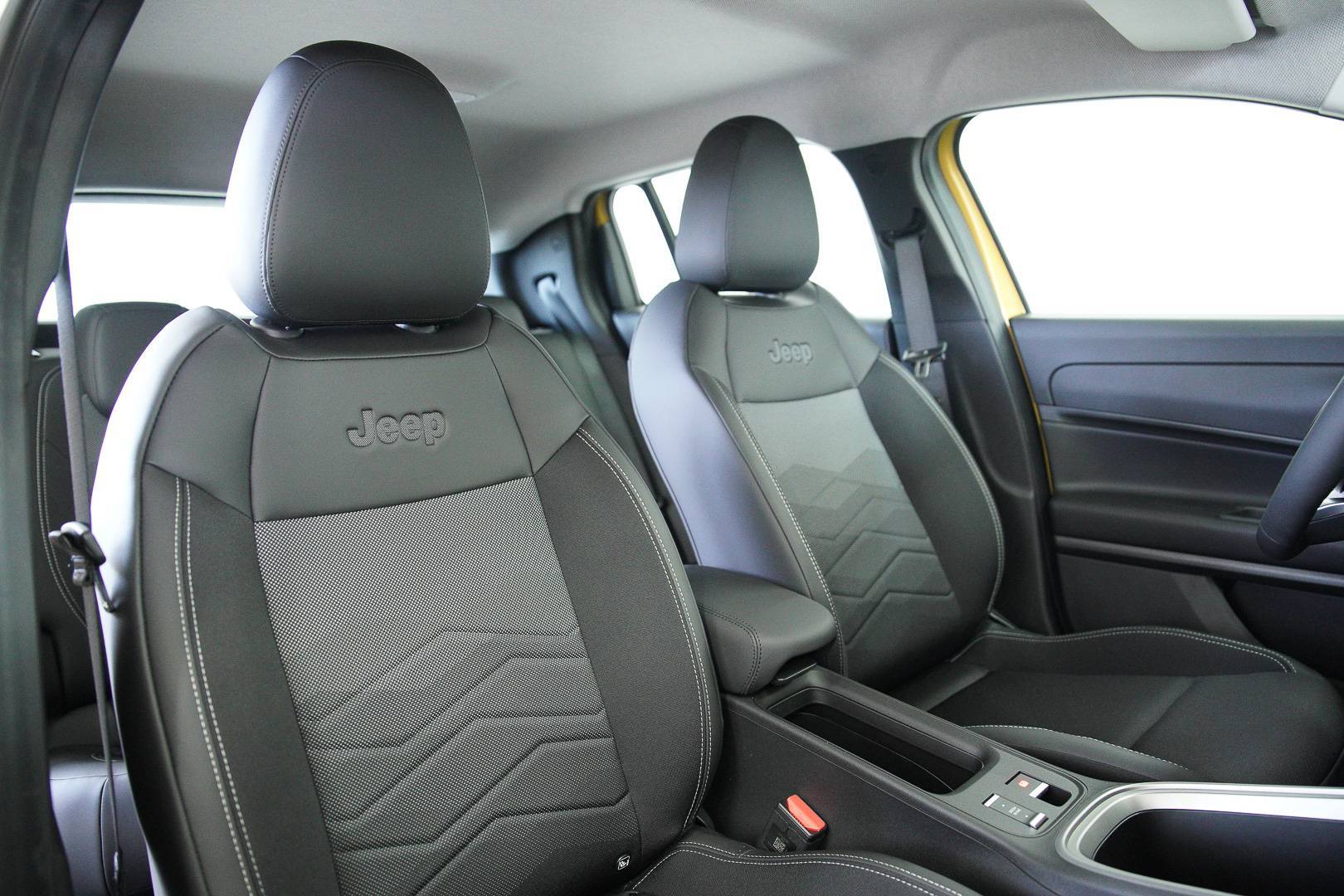 JEEP Avenger - Foto 22