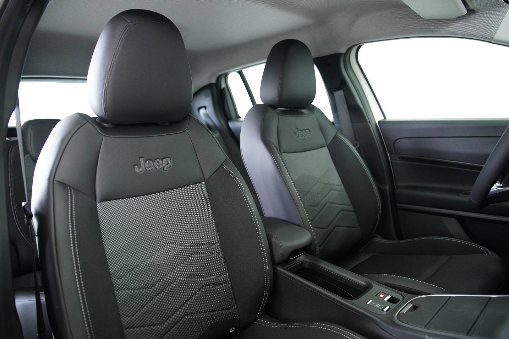 JEEP Avenger - Foto 22