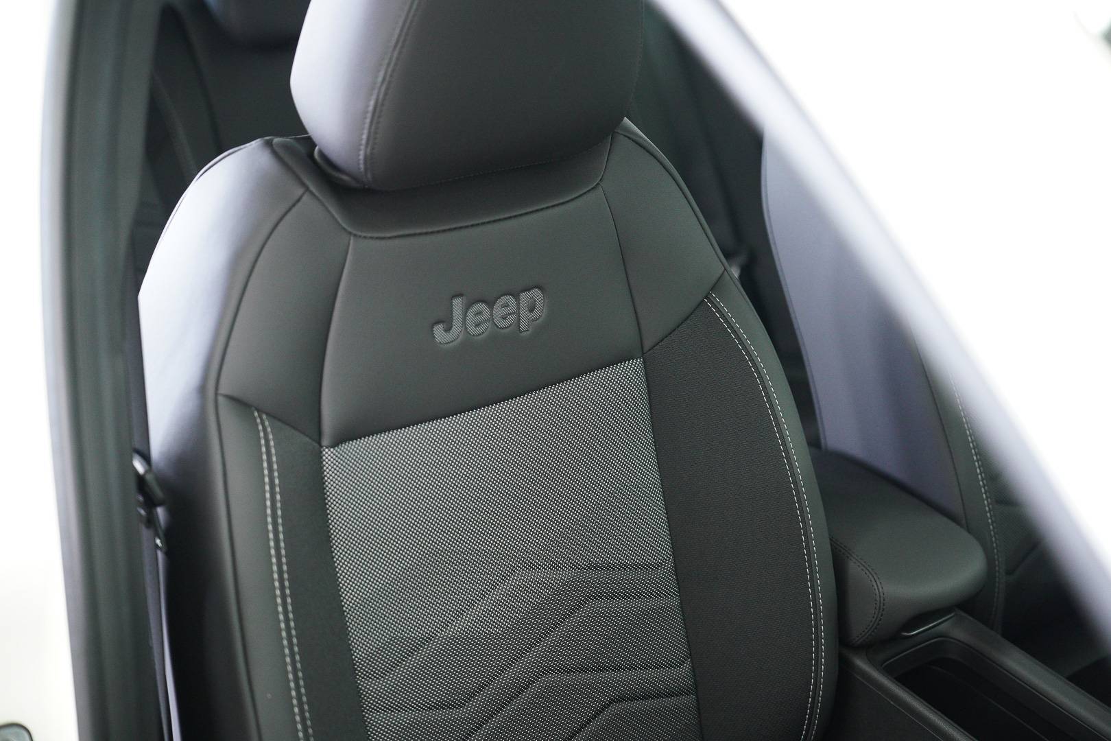 JEEP Avenger - Foto 23
