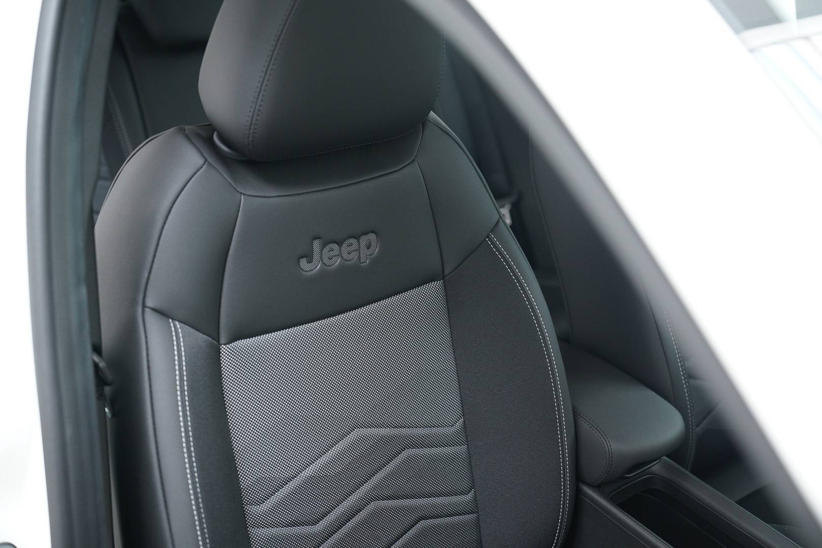 JEEP Avenger - Foto 22