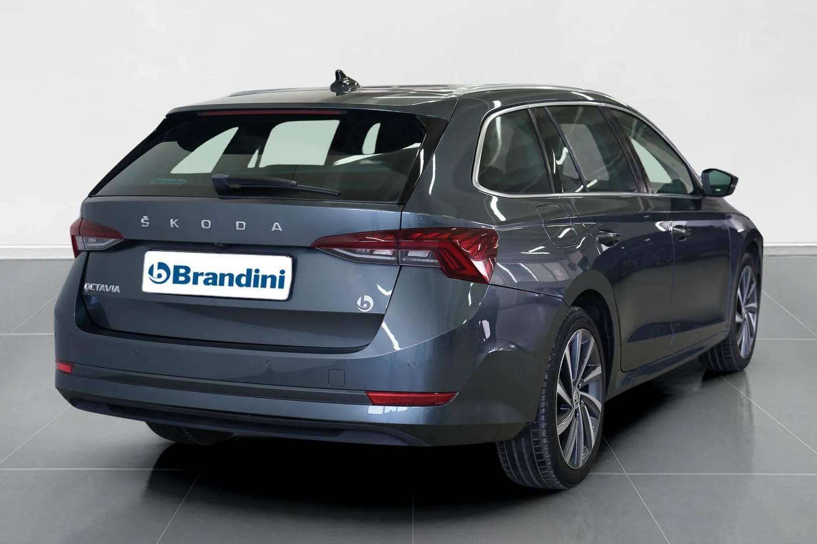 SKODA Octavia - Foto 8