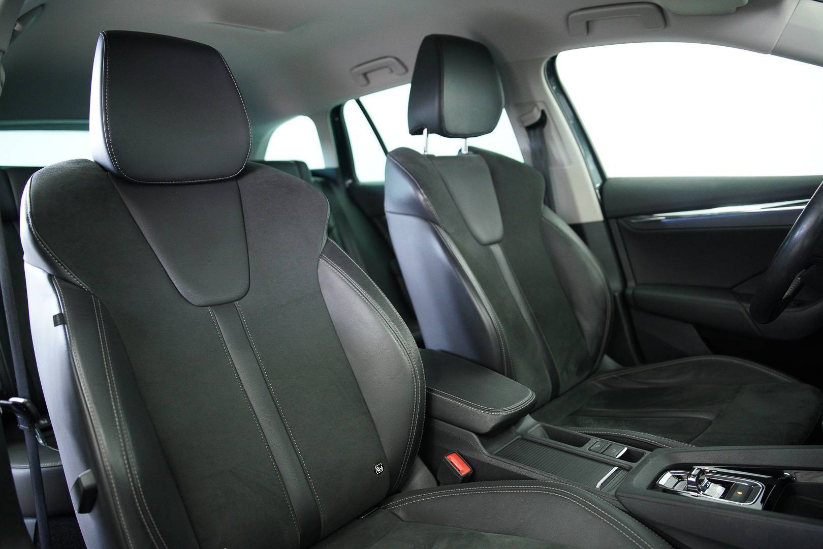 SKODA Octavia - Foto 23