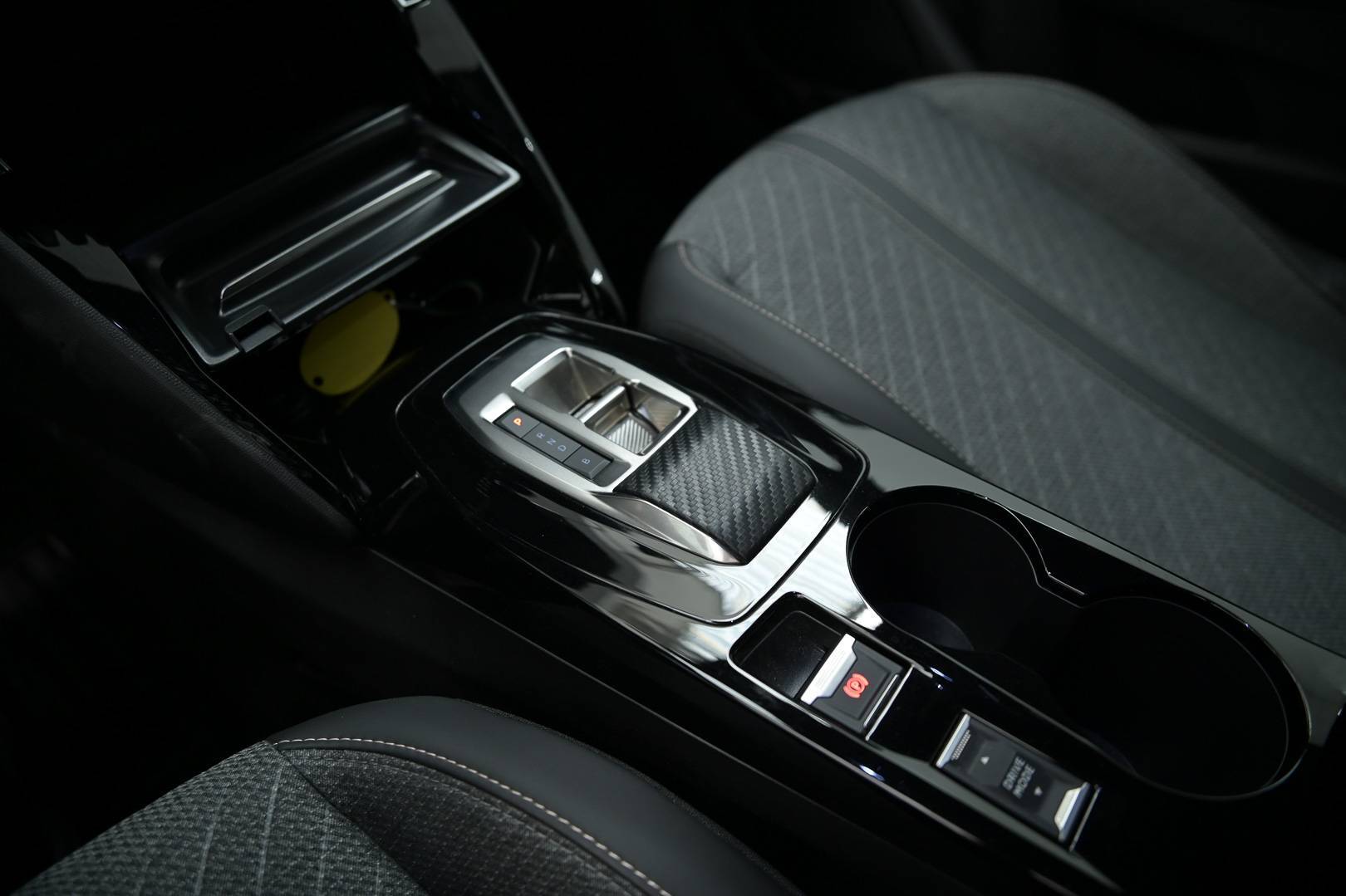 PEUGEOT 2008 - Foto 16