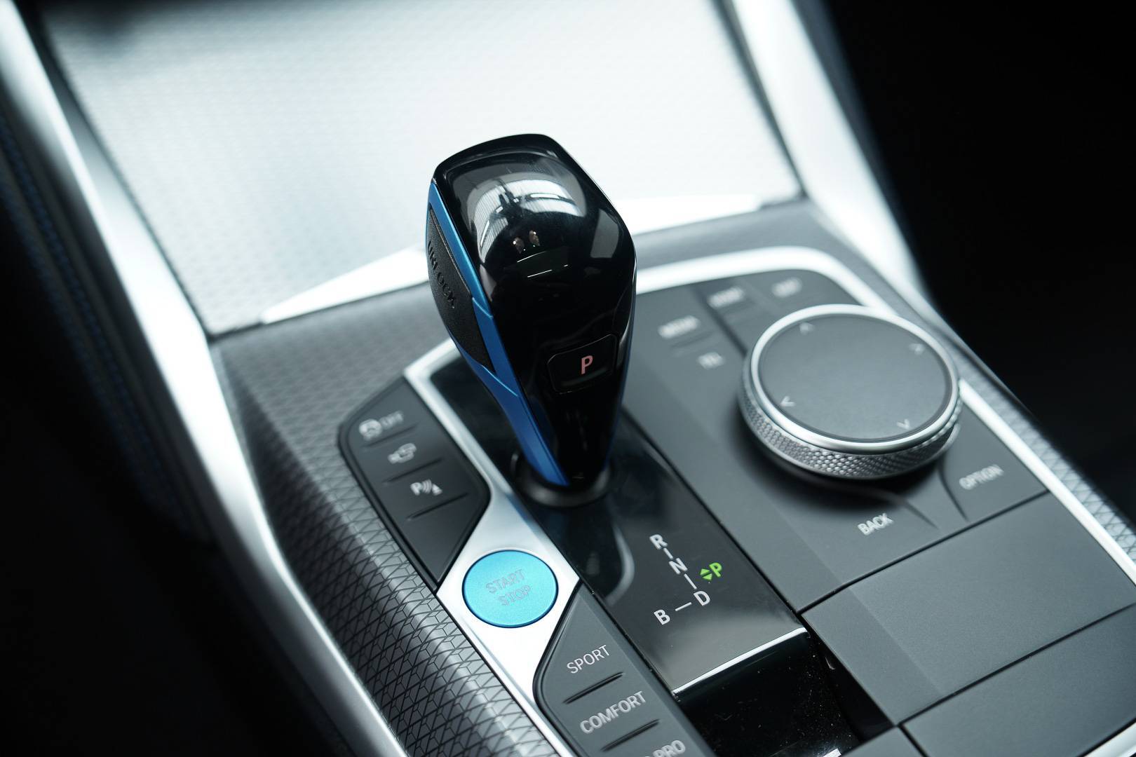 BMW i4 - Foto 18