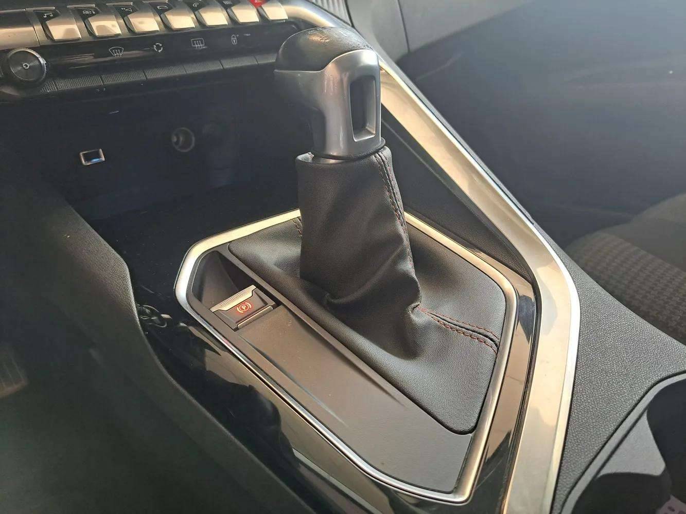PEUGEOT 5008 - Foto 19