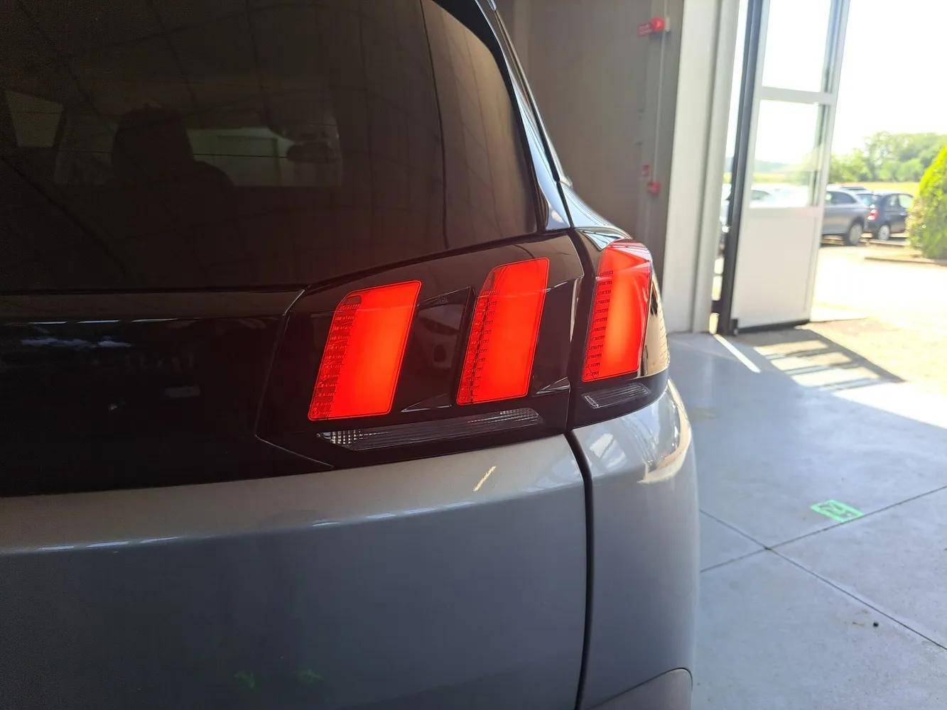 PEUGEOT 5008 - Foto 27