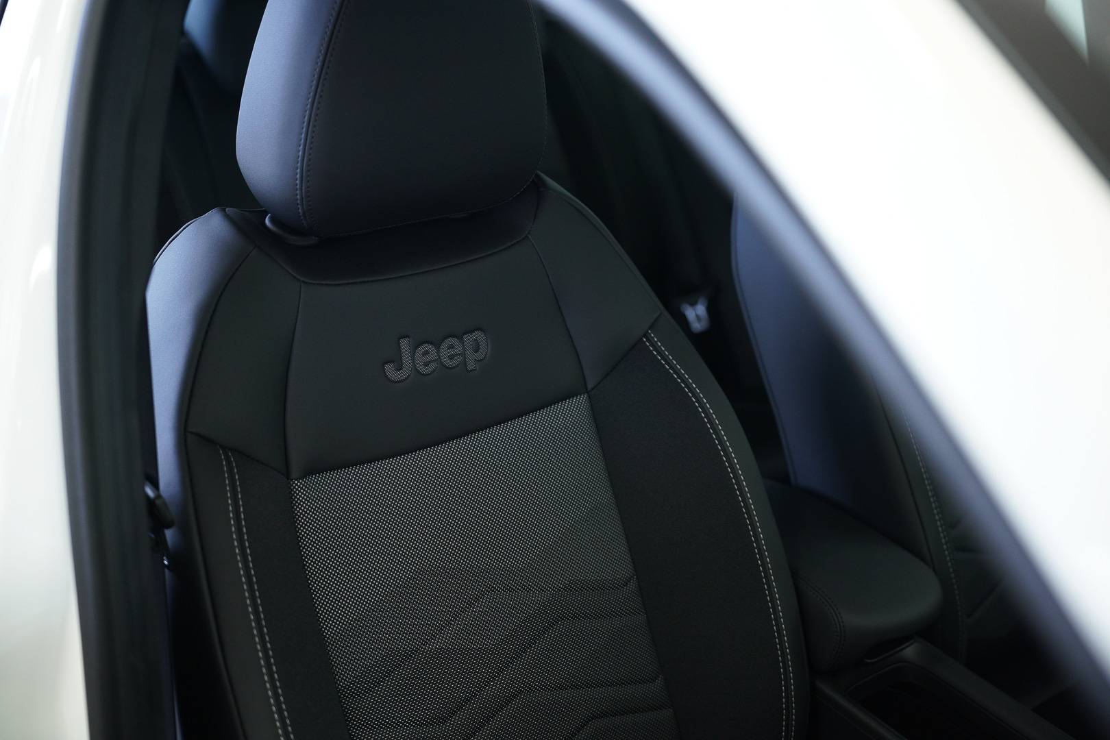 JEEP Avenger - Foto 22