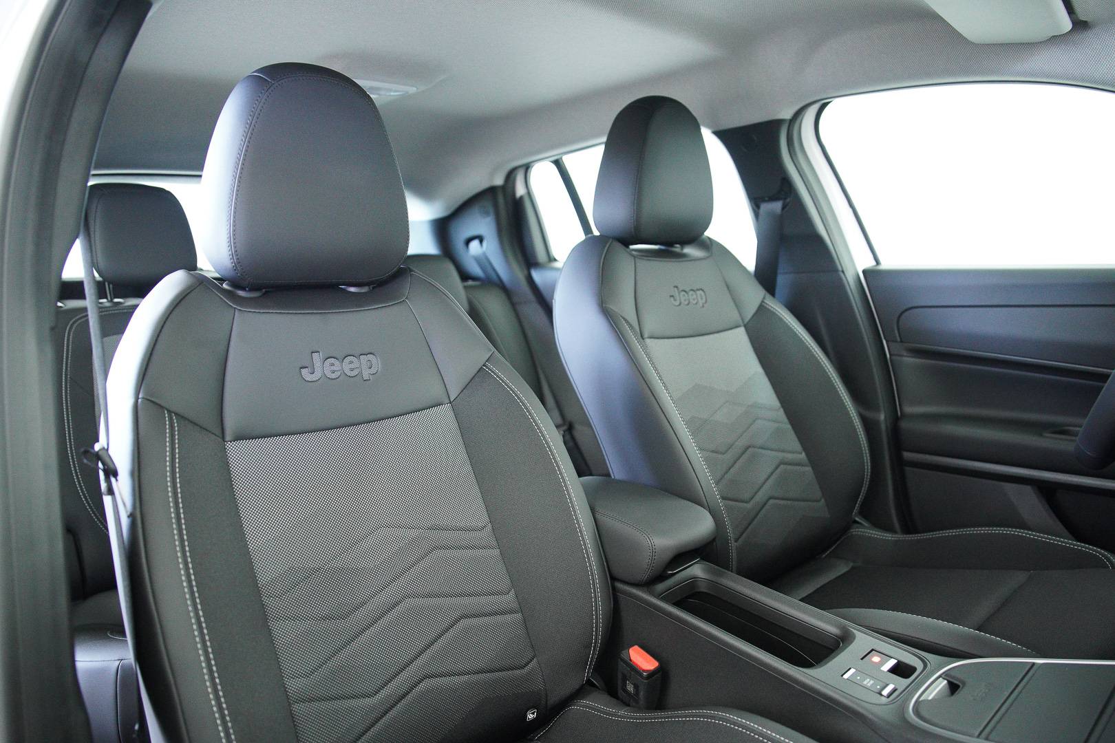 JEEP Avenger - Foto 21