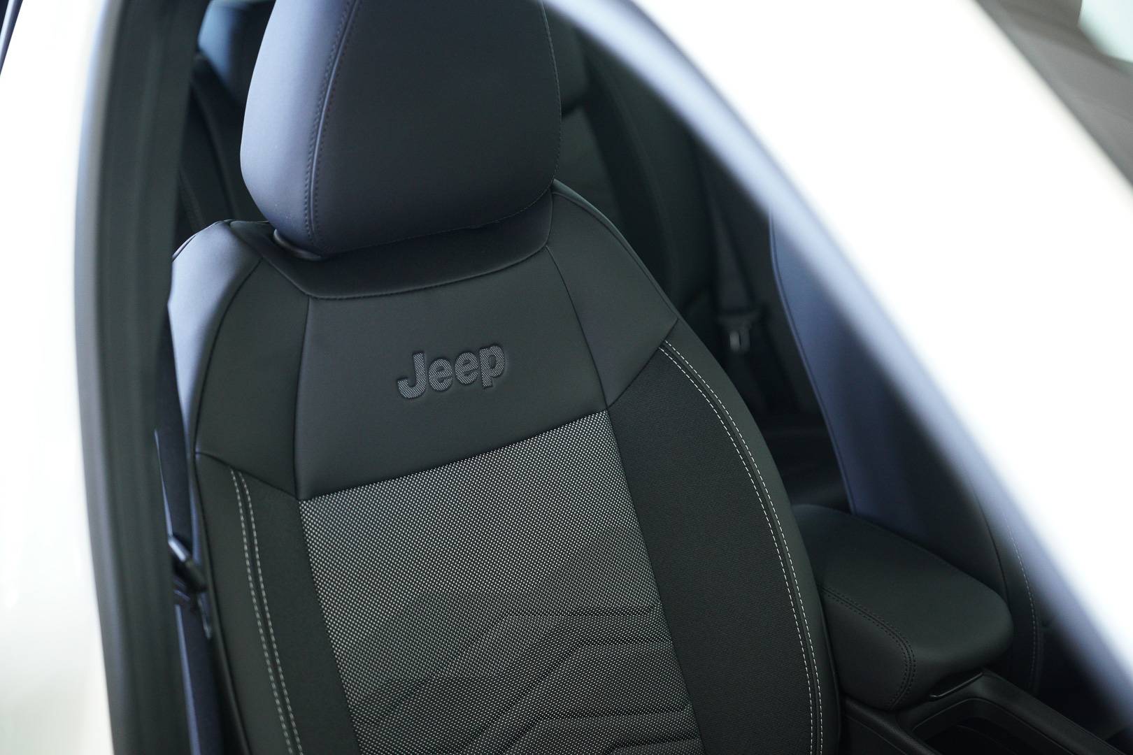 JEEP Avenger - Foto 22