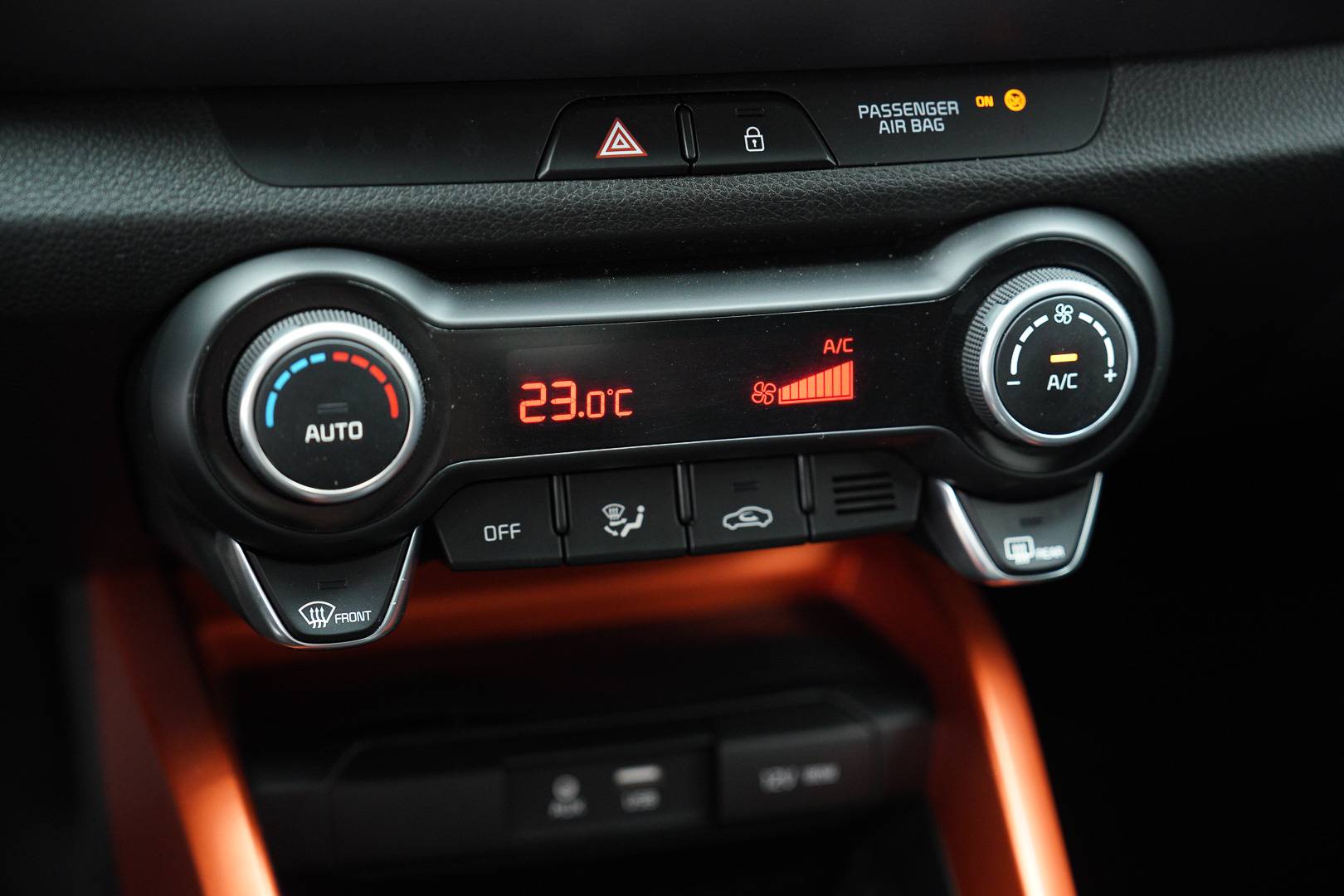 KIA Stonic - Foto 17