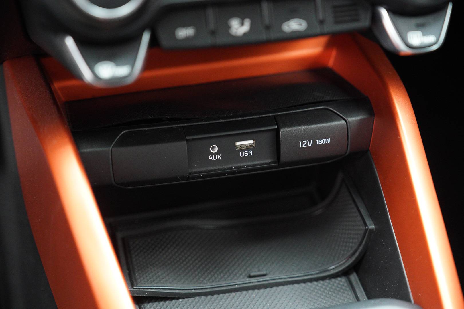 KIA Stonic - Foto 18