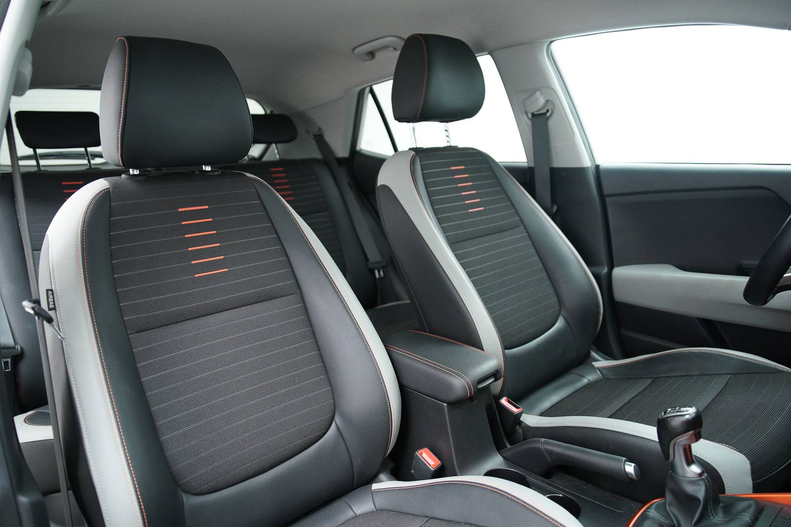 KIA Stonic - Foto 21