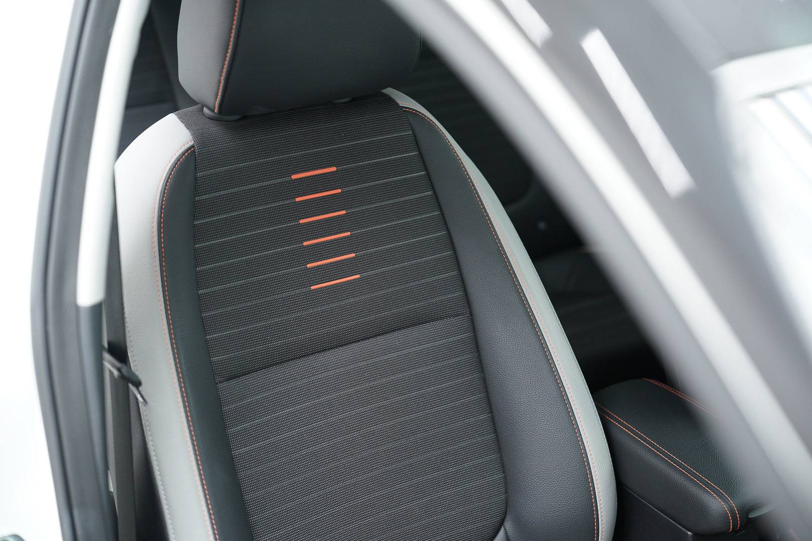 KIA Stonic - Foto 22