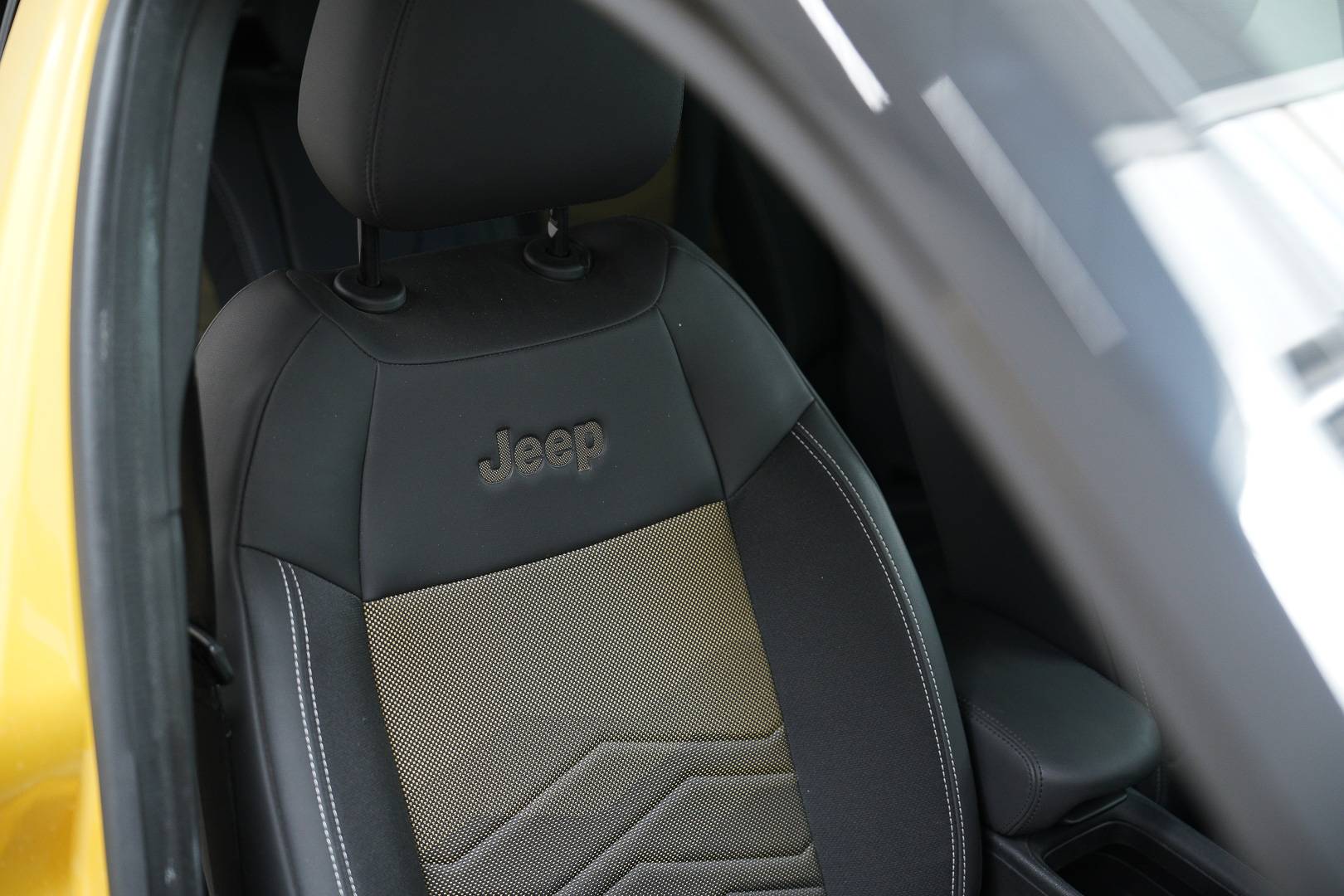 JEEP Avenger - Foto 21
