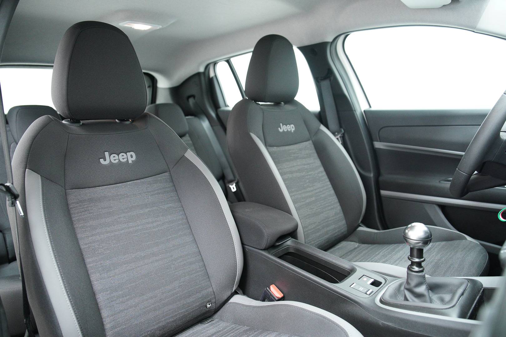 JEEP Avenger - Foto 22