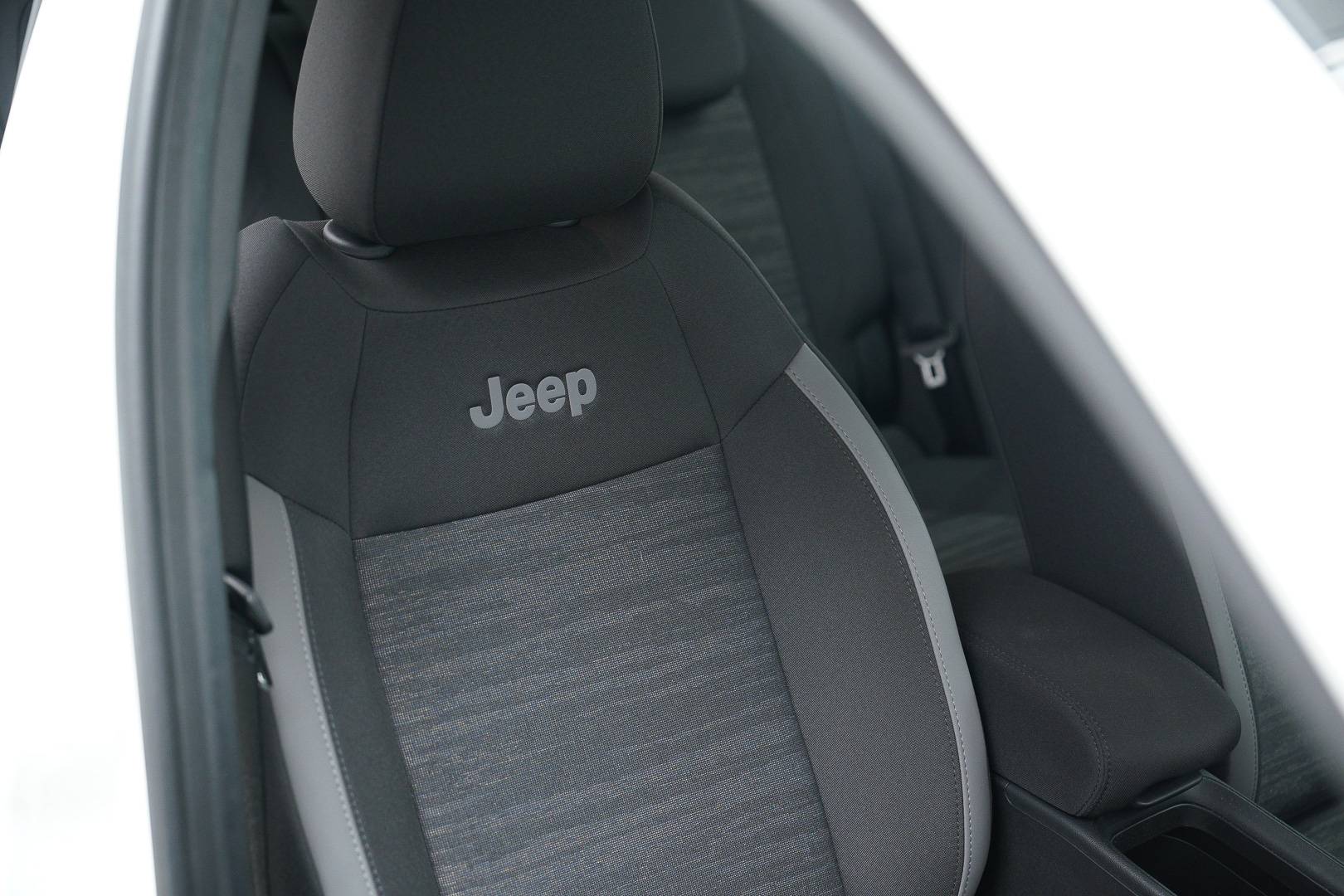 JEEP Avenger - Foto 23