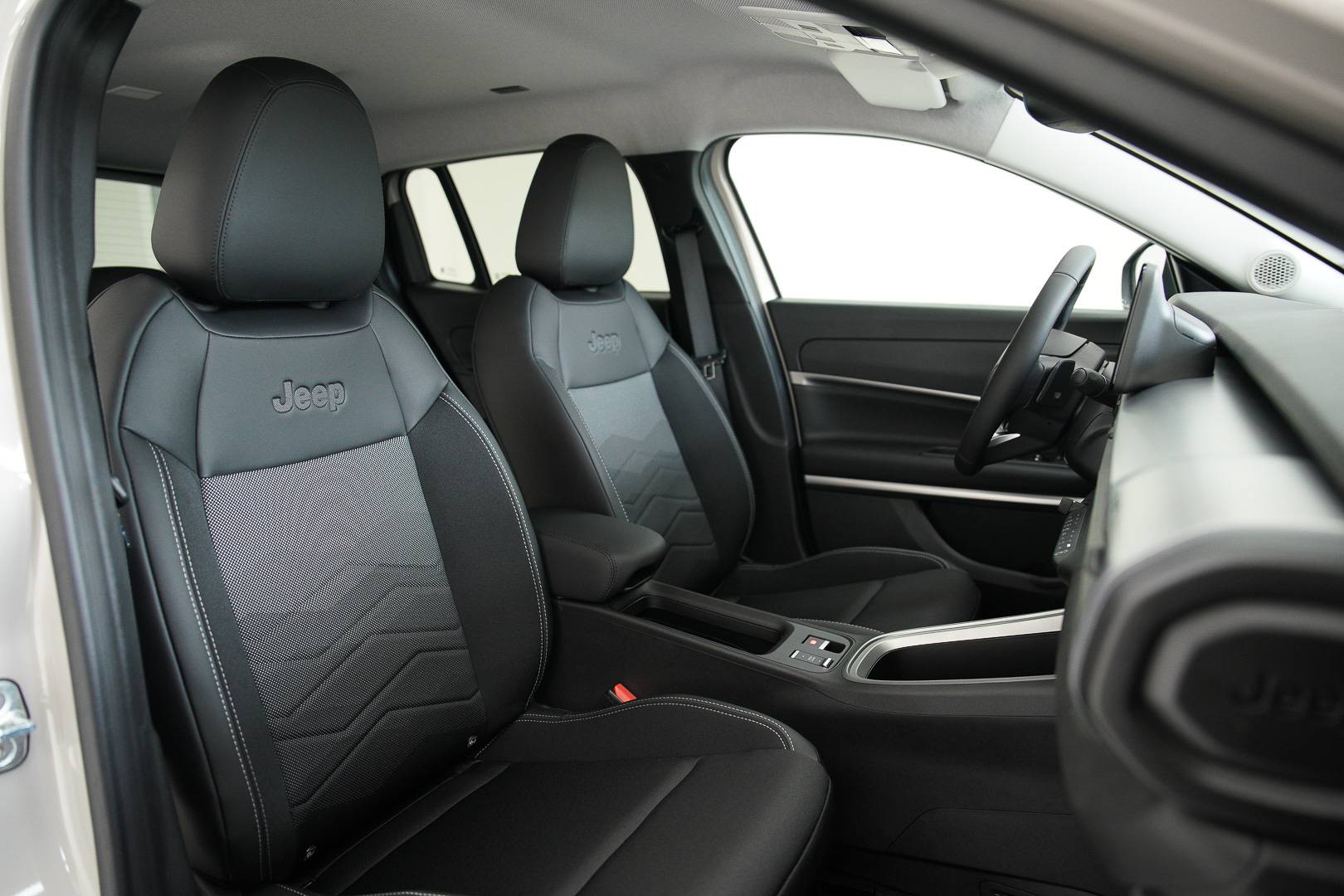 JEEP Avenger - Foto 21