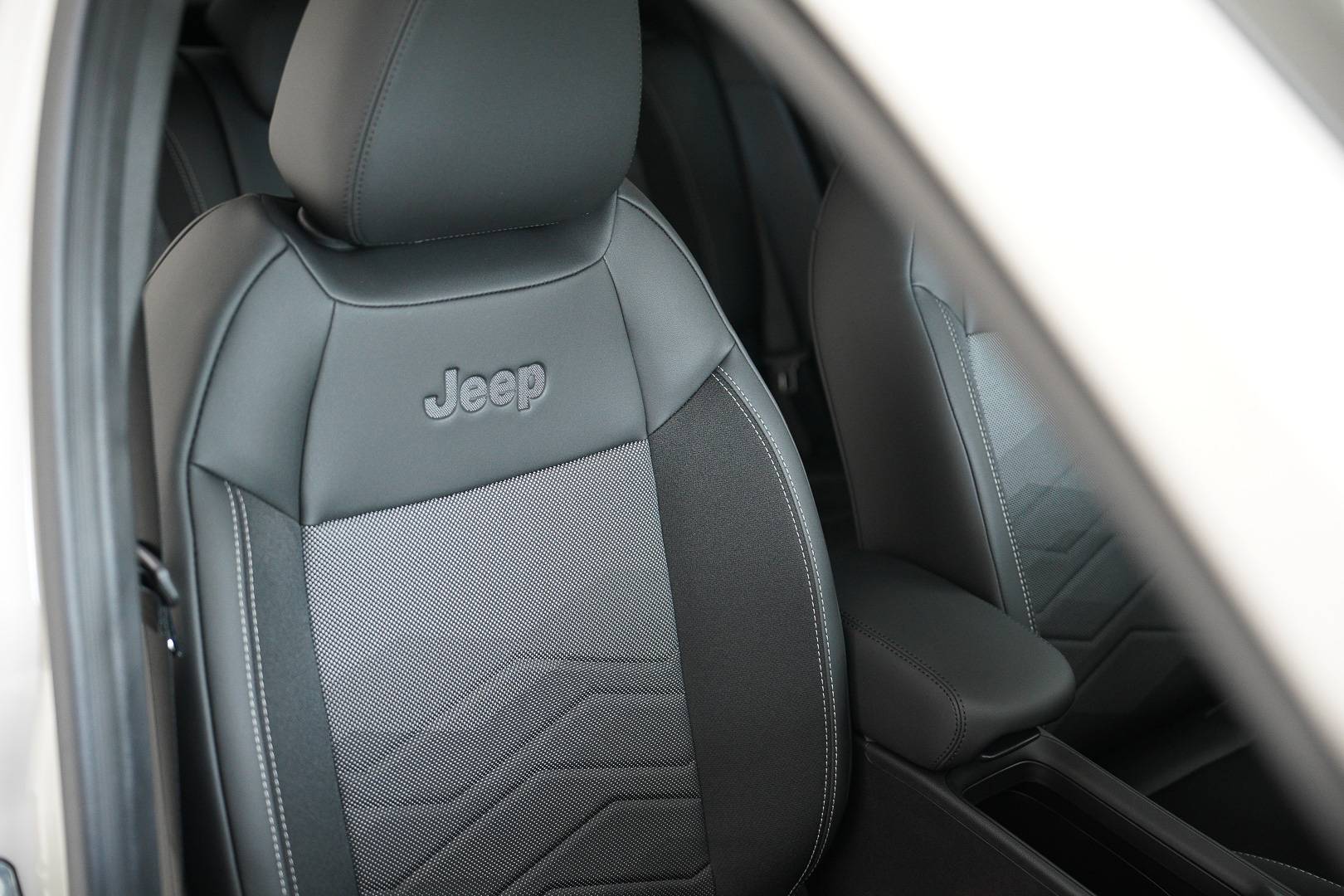 JEEP Avenger - Foto 22